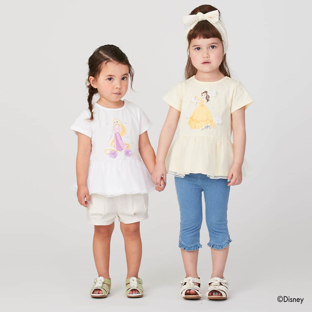 petit mainさんのインスタグラム写真 - (petit mainInstagram)「. 　 ☆Special ITEM☆ 　 みんなの憧れ、Disneyプリンセスのアイテムが発売♡　　　　 全国のプティマイン店舗で21日（金）から順次発売スタート！今週末には全アイテム揃いますよ。 ナルミヤ・オンラインは4月末発売予定です！ 　 人気プリンセスのラプンツェル・アリエル・ベル・シンデレラが、キッズのデイリーウェアに。キラキラプリントやビジュー、立体モチーフや、プリンセス気分になれるふわふわチュールをあしらったプティマインならではのデザインに仕上がりました！ 　 ラメ入りのグラフィックや、立体的なお花モチーフがとても可愛らしいTシャツは、姉妹やお友達と一緒に着たいアイテムですね！ チュール切り替えのデザインなので、レギンスや、ショートパンツなどと合わせたコーディネートがおすすめです。 　 　 　 　 【Disney】 グラフィックTシャツ  80-130cm 品番：9632211 価格：¥2,530（税込） 　 ⇩他プティマイン商品⇩ 　 【接触冷感】 裾フリルパンツ 80-130㎝ 品番：9632105 価格：¥1,870(税込) 　 バルーンショートパンツ 80-130㎝ 品番：9631120 価格：¥2,860(税込) 　 他参考商品 　 girl：身長88㎝ / 着用90㎝ girl：身長101㎝ / 着用100㎝ 　 　 　 　 〈ご注意〉 ※写真はサンプルで撮影しています。色・デザインが多少が異なる場合がございます。あらかじめご了承ください。 ※入荷、在庫状況は店舗によって異なる場合がございます。ご利用の店舗・ナルミヤオンラインオンラインまでご確認ください。 @narumiyaonline_official  　 #disney #ディズニー #disneyprincess #ディズニープリンセス #ディズニー好き #ディズニー好きさんと繋がりたい #petitmain #プティマイン #プティキッズ #プティの新作  #むすめふく #むすめコーデ #女の子ママ #女の子コーデ #女の子服 #女の子コーディネート #子どものいる暮らし #子どもと暮らす #子供服 #子供服通販 #可愛い子供服 #赤ちゃんのいる暮らし #子育てグラム #instafashion #instagood #ディズニーランド #ディズニーコーデ #プリンセスが好き」4月18日 20時58分 - petitmain_official