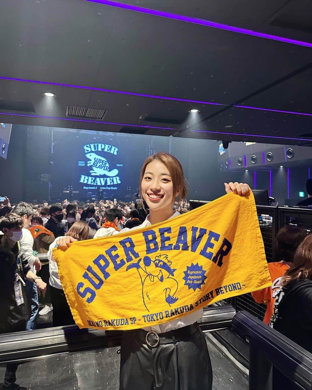 YUUGAのインスタグラム：「. . 【SUPER BEAVER】新宿歌舞伎町タワー@ZeppShinjuku. 杮落としSP公演‼️ . ファンになりました…😂✨ . . #cdtvライブライブ の生中継が入ってて、 東京リベンジャーズ主題歌 新曲の「グラデーション」も 大好きな「予感」も聴けて特別なライブでした😳💖 . 初めてのBEAVER様 本当に最高なライブで心から楽しかった🤩🙌❤️❤️❤️❤️❤️❤️ . グッズもたくさん買っちゃった🤭 また、パワーをもらいに応援に行きたいです🫶 . . . #superbeaver #superbeaver好きな人と繋がりたい #zeppshinjuku #Zepp #新宿歌舞伎町タワー #歌舞伎町タワー #歌舞伎町 #新宿 #kabukicho #tower #杮落とし公演 #スーパービーバー #バンド #バンドライブ #予感 #グラデーション #東京リベンジャーズ #yuugaな暮らし」