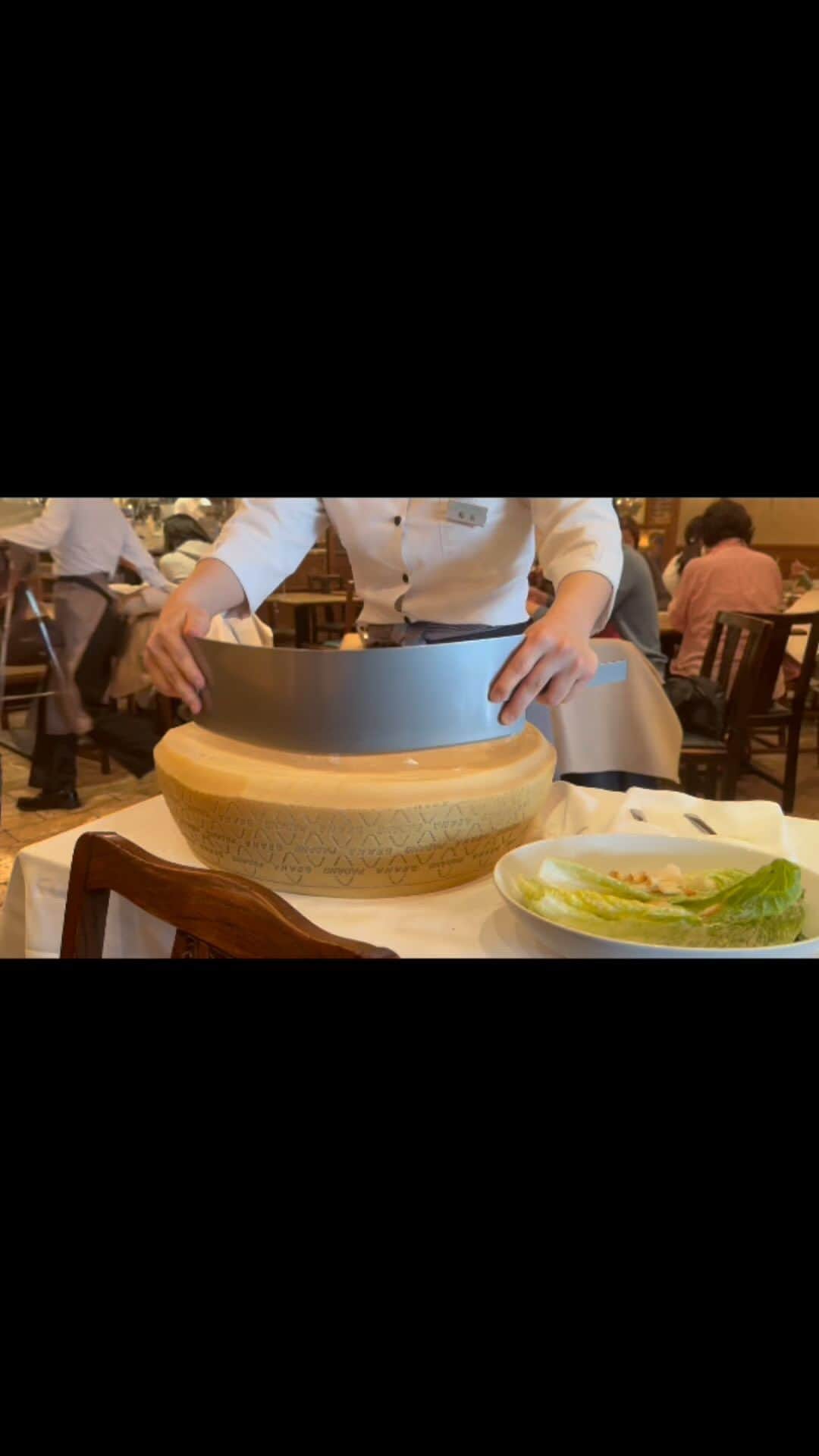のインスタグラム：「こんなシーザーサラダも ローメインレタスも 初めて❣️  最高に美味しかった🤤  #サラダレシピ #ランチ巡り #美味しいもの好きな人と繋がりたい」