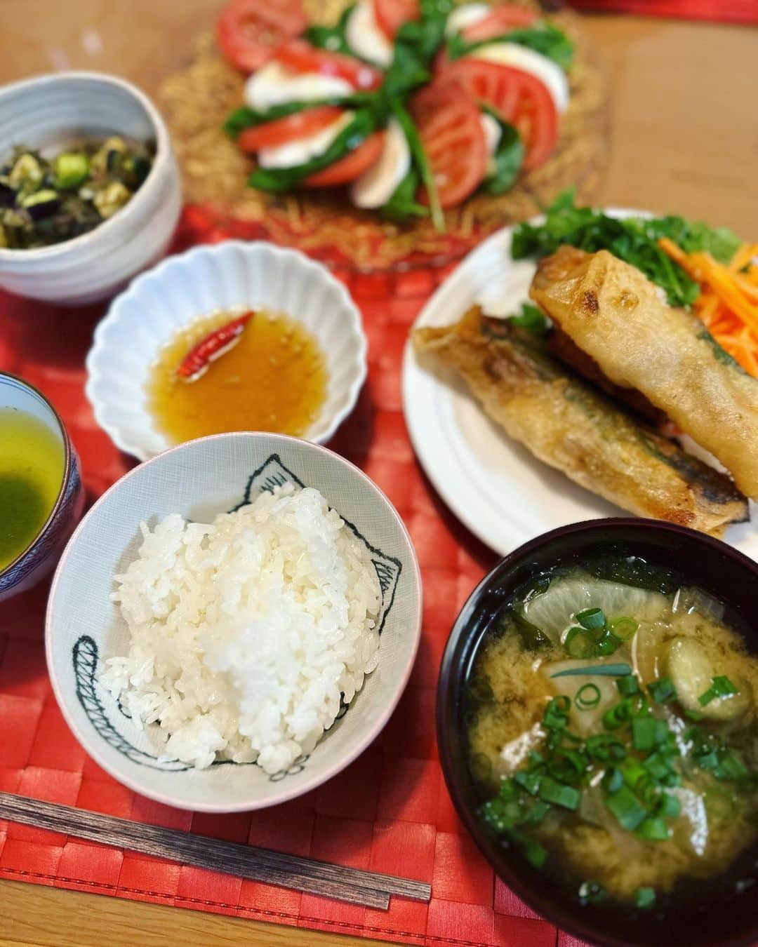 星那美月さんのインスタグラム写真 - (星那美月Instagram)「夜ご飯☺️初めて揚げる用のライスペーパー使ったけど難しった🇻🇳  #dinner #おうちごはん」4月18日 20時59分 - mitsukihoshina