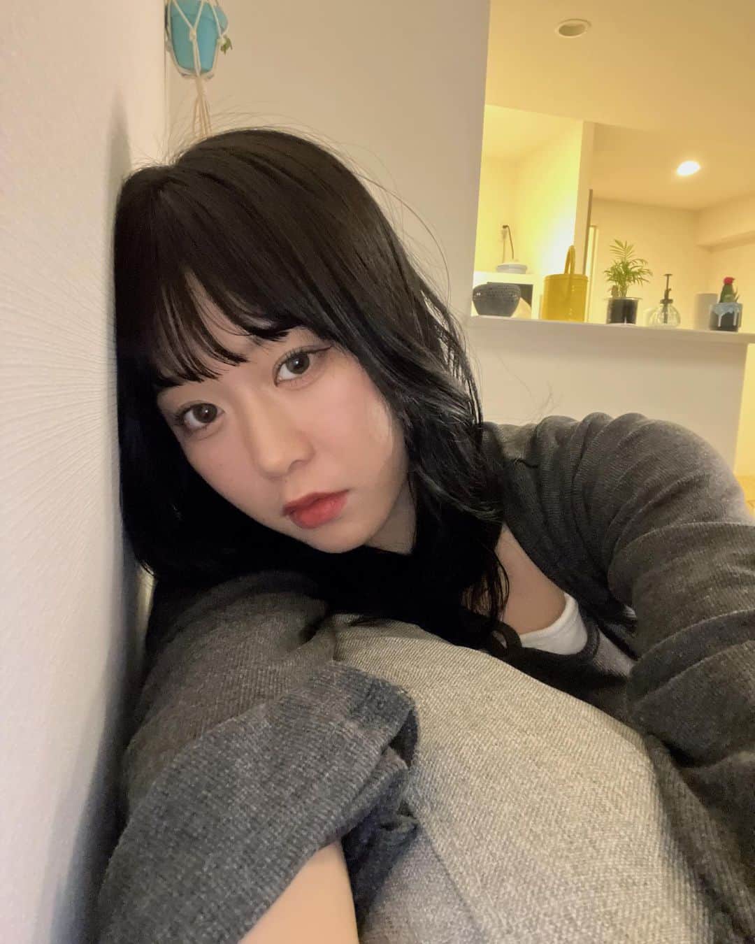のインスタグラム：「最近ずっと眠いかも🥱」