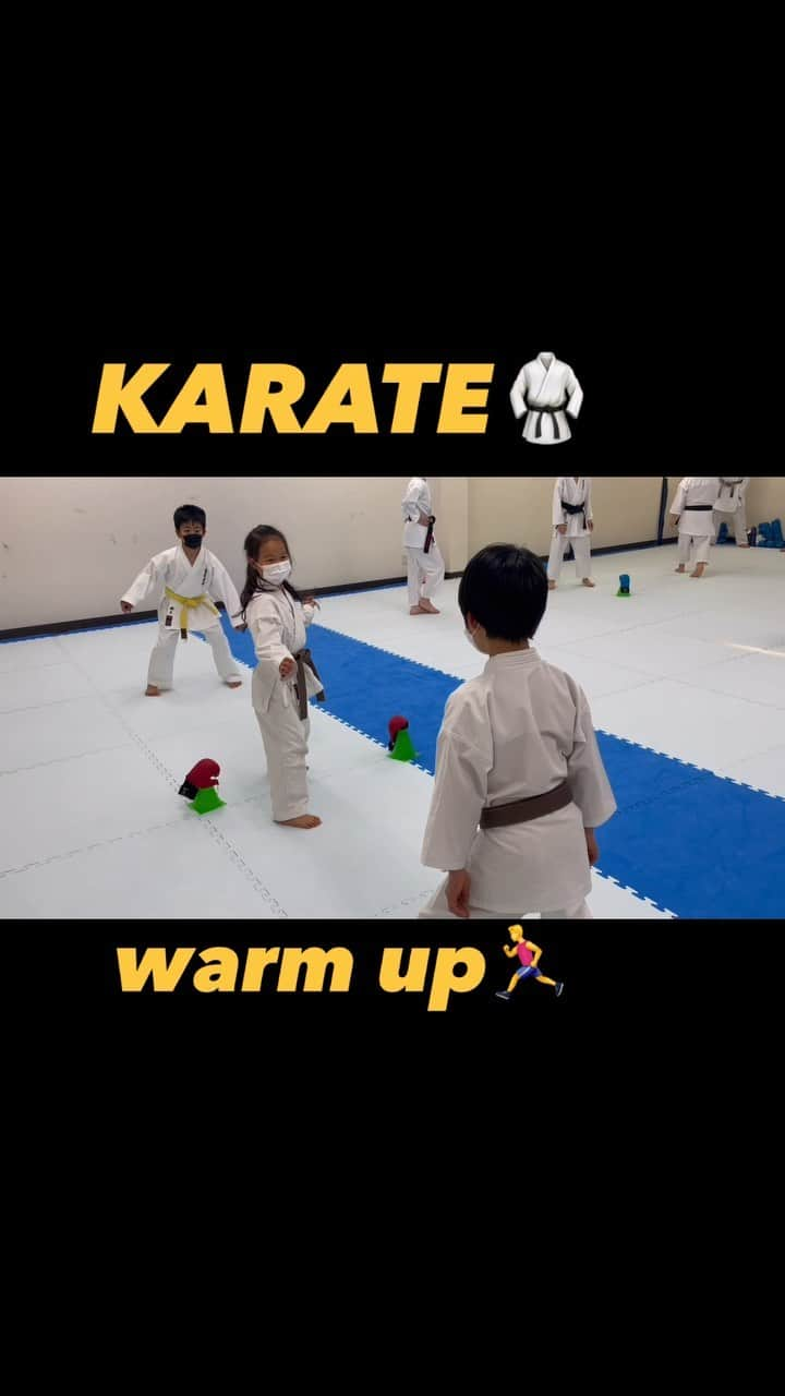 荒賀龍太郎のインスタグラム：「荒賀道場　KARATE warm up 楽しく身体を動かそう‼︎ その中で頭も使って考えながらやるとより効果的‼︎  #空手#空手キッズ#荒賀道場#京都#愛知#大阪#兵庫#衣笠#亀岡 #習い事#warmup #ウォーミングアップ」