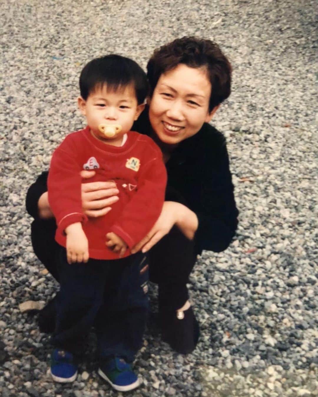 正宗幹也（みっき〜）さんのインスタグラム写真 - (正宗幹也（みっき〜）Instagram)「先日ばあちゃんが天国に行きました。 昔から何があってもばあちゃんだけは僕の味方で、1番のファンでした。 先月倒れてから心の準備はしていたけど、やっぱりいざ現実となると今までの何よりも辛いです。 LINEのアイコンもずっと僕にしてくれたまま。 天国でゆっくりしてね。 これからもずっも愛しています。」4月18日 21時07分 - _mky_mky