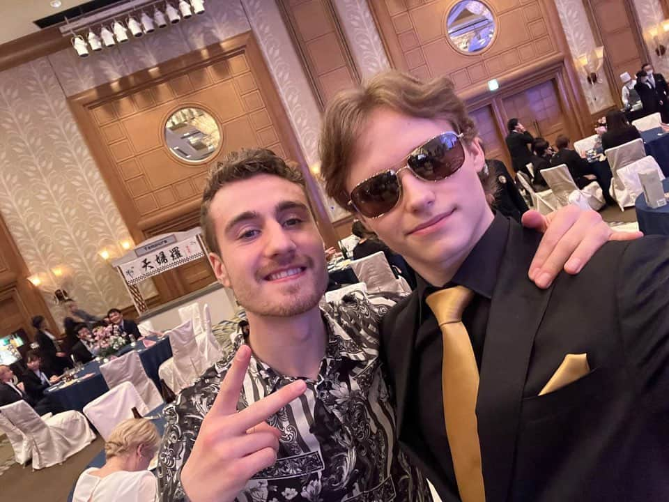 イリア・マリニンさんのインスタグラム写真 - (イリア・マリニンInstagram)「WTT closing banquet  @jun_july_august @matteorizzoo @happy_haein05 @sihyeong__lee @shunsato_official @jasonbskates @adam.siao @isabeau.levito @alexa_knierim @brandon_f1992 @amberglenniceskater @chockolate02 @evan_bates @kevin_aymoz @yelimkim0123 @daniel.grassl_official @k0515ki @k.a.n.a.m.u.r.a @d1sk_t   #WTTfigure #japan #tokyo #figureskating」4月18日 21時10分 - ilia_quadg0d_malinin