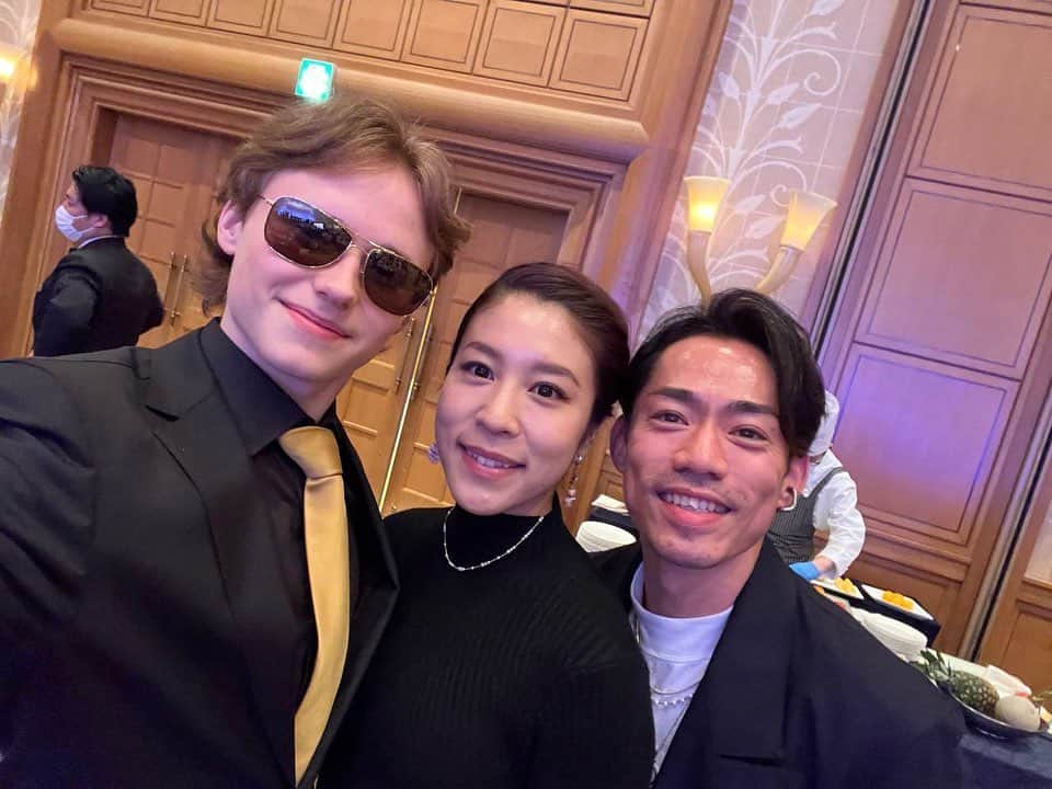 イリア・マリニンさんのインスタグラム写真 - (イリア・マリニンInstagram)「WTT closing banquet  @jun_july_august @matteorizzoo @happy_haein05 @sihyeong__lee @shunsato_official @jasonbskates @adam.siao @isabeau.levito @alexa_knierim @brandon_f1992 @amberglenniceskater @chockolate02 @evan_bates @kevin_aymoz @yelimkim0123 @daniel.grassl_official @k0515ki @k.a.n.a.m.u.r.a @d1sk_t   #WTTfigure #japan #tokyo #figureskating」4月18日 21時10分 - ilia_quadg0d_malinin