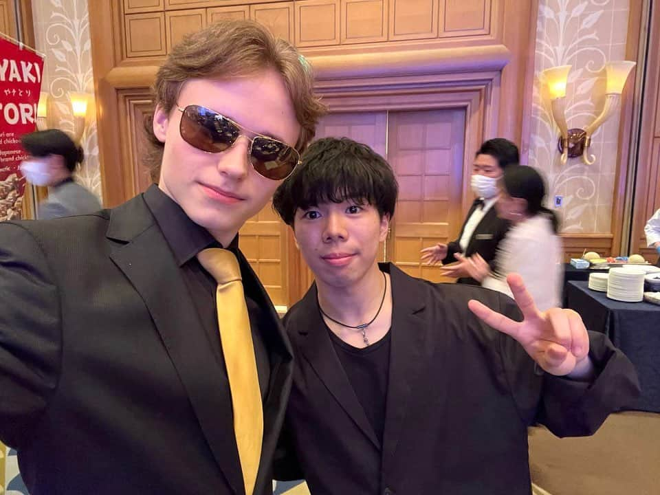 イリア・マリニンさんのインスタグラム写真 - (イリア・マリニンInstagram)「WTT closing banquet  @jun_july_august @matteorizzoo @happy_haein05 @sihyeong__lee @shunsato_official @jasonbskates @adam.siao @isabeau.levito @alexa_knierim @brandon_f1992 @amberglenniceskater @chockolate02 @evan_bates @kevin_aymoz @yelimkim0123 @daniel.grassl_official @k0515ki @k.a.n.a.m.u.r.a @d1sk_t   #WTTfigure #japan #tokyo #figureskating」4月18日 21時10分 - ilia_quadg0d_malinin