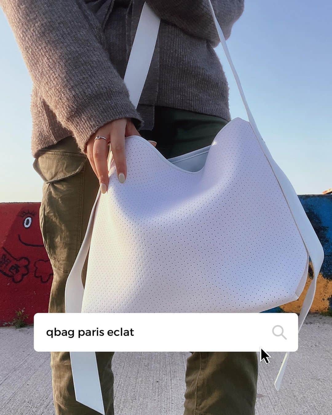 西岡詩穂さんのインスタグラム写真 - (西岡詩穂Instagram)「🌿2日間限定qbag 50%OFFセール🌿 ⁡ 私がおすすめするバッグに 【50%OFF】のクーポンがつきます😆 ⁡ そのバッグは、 “eclat(エクラ)” ⁡ ⁡ 太めのベルトで持ちやすく ⁡ 中に大きなポケットがあり バッグインバッグが不要なのがエクラ🌱 ⁡ 真ん中のポケットで仕切りがされていて 収納も楽々簡単✨ ⁡ 何よりシンプルなデザインなので 服を選ばす 男女兼用で使えます🌼 ⁡  私は普段バッグ選びに迷ったら とりあえずエクラを選びます♡ ⁡ そして好きすぎて色違いも持ってる🤭🤭🤭  (夏は白が一番活用する気がするなぁ…😎 でも黒も合わせやすくてスキ。) ⁡ ˗˗˗˗˗˗˗˗˗˗˗˗˗˗˗˗˗˗˗˗˗˗˗˗˗˗˗˗˗˗˗˗˗˗˗˗˗˗˗˗˗˗˗˗˗˗˗˗˗˗˗˗  そんなeclat(エクラ)が 4/19(水)00:00〜4/20(木)23:59の間 50%OFFになります✨✨✨ ⁡ ✨この超超お得な機会をお見逃しなく✨ ⁡ ▶️クーポン期間 4/19(水)0:00〜20(木)23:59 ⁡ ▶️クーポンURL https://qbagparis.com/discount/shih05823?redirect=%2Fproducts%2Faa-q-eclat ⁡ ※基本的にこのコードから入っていただき、対象商品を選択していただくとお会計時に自動で50％OFFになります ⁡ ▶️クーポンコード shih05823 ⁡ ※URLから入っても対象バッグが割引にならない場合はクーポンコードを入力していただきます。 ⁡ ⚠️注意事項 ・おひとり様1回限りのクーポンとなります。（複数回使用不可） ・対象バッグ全カラーが割引の対象です。 ・公式サイト限定企画となります。 ・期間内であっても、対象バッグの在庫がなくなり次第、終了となります。 ⁡  ↓オフィシャルサイト @qbag_japan   #qbag #qbagparis #qbagjapan #qbagアンバサダー #qbag_japan #qbagami #qbagクーポン #限定クーポン #アラサーコーデ #アラサー女子 #30代コーデ #30代ファッション #カジュアルコーデ #ビーチスタイル」4月18日 21時11分 - shih05823