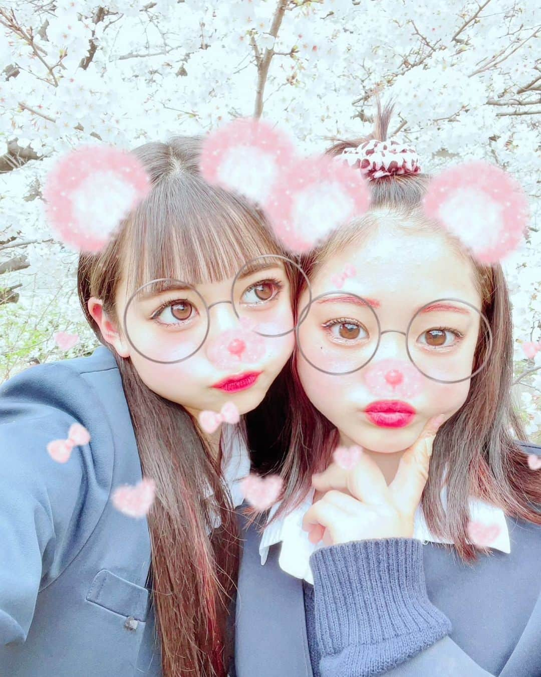 代田萌花のインスタグラム：「もか中2⭐︎にいな小６になりました💕 すごく早く時間経ちます🥲 この一年も，あっとゆうまなんだろうなぁ🥲 今年もどうぞよろしくお願いします。  @moca.niina こちらは たくさん投稿あるので見てね♡  ここの投稿もこれからは増やしていこうと思います💕 これからもよろしくね！！  #姉妹#もかにな#もかにいな#もちゅ#にーつー#仲良し#仲良し姉妹#日常##sister」