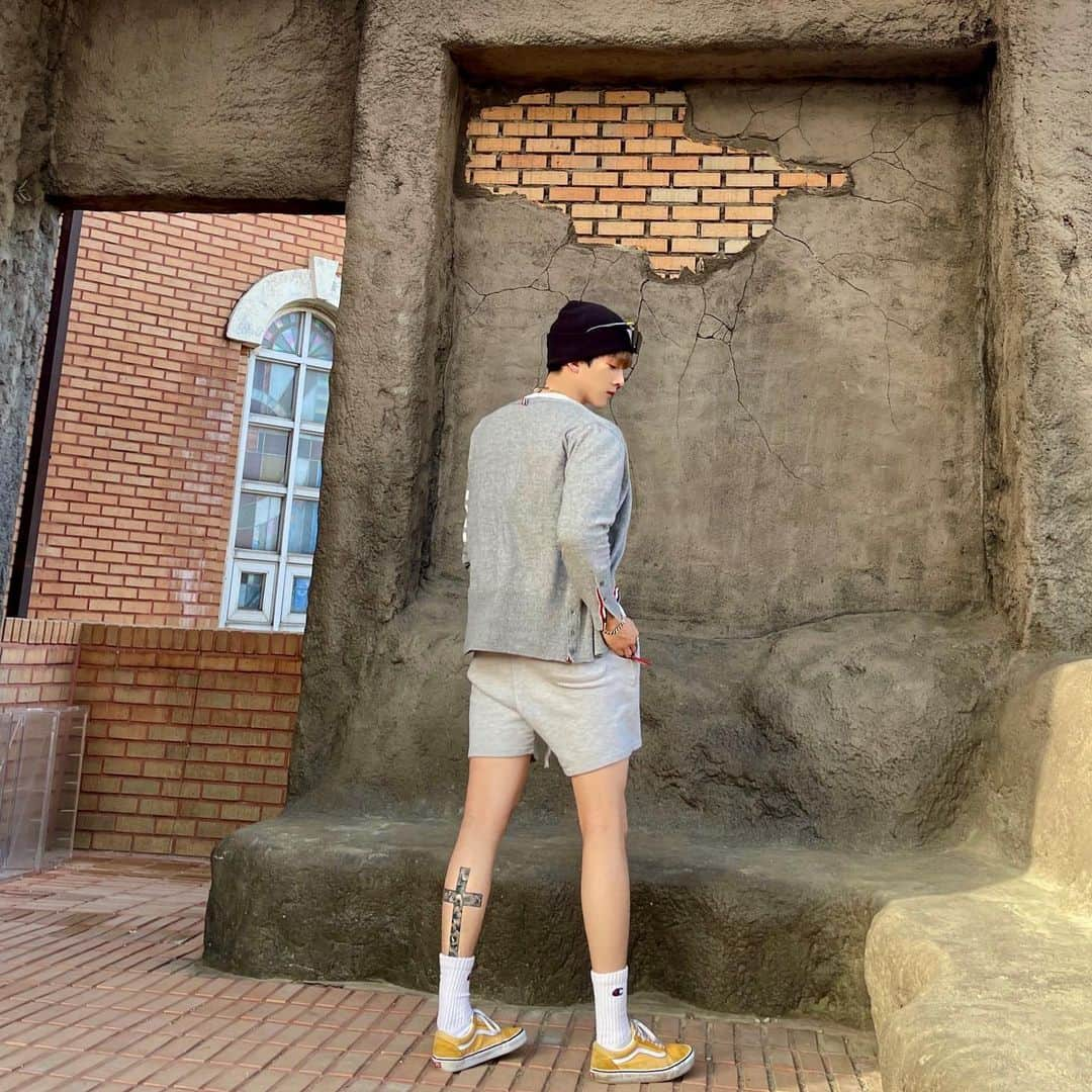 チャンボム さんのインスタグラム写真 - (チャンボム Instagram)「🔳  #dailylook #ootd #daily #fashion  #dailyfashion #model #vans」4月18日 21時24分 - c_bum1007