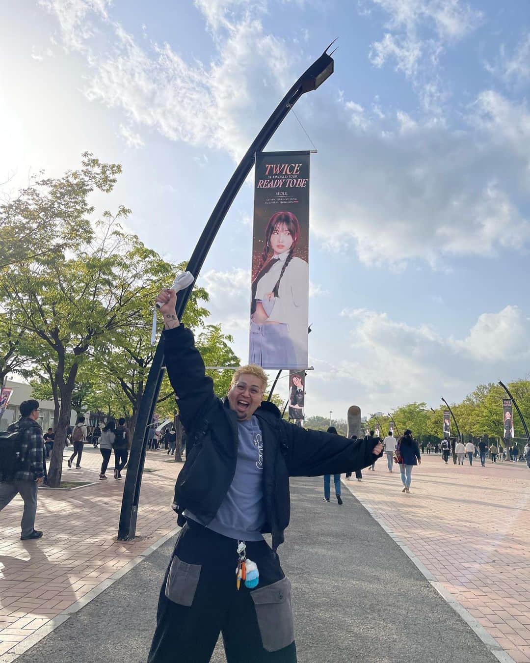 のインスタグラム：「2日間TWICEのライブ行って来ました🥹🩷🩷🩷 動画も撮って来たから今週末にオタ大陸上げるねー🫶🏻💙  #TWICE #트와이스 #twice_5th_world_tour #readytobe #ばり楽しかった」