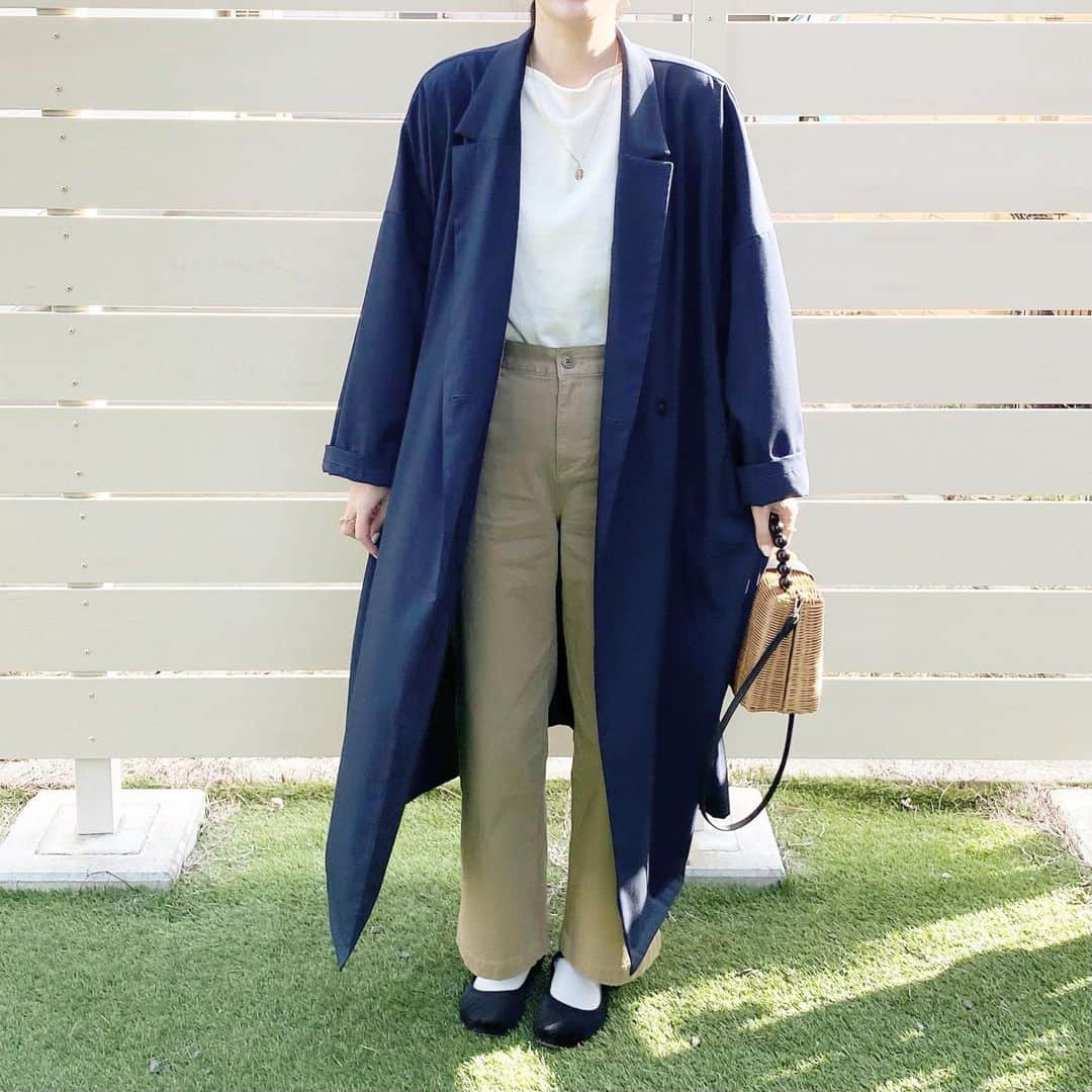 のインスタグラム：「🧍🏻‍♀️ ・ 夏に向けて 踵のケア始めました🦶🏻 母から貰って ずっーーーとしまい込んでいた 踵のサポーター？みたいなの使い出したら (調べてみたら「かかとちゃん」っていう商品) あっという間にガサガサがしっとりに‼︎ びっくり。 もっと早く使えばよかったー❣︎ ・ ・ #coordinate #コーディネート #コーデ #今日の服 #シンプルコーデ #プチプラコーデ #ママコーデ #着回しコーデ #シンプル #プチプラ #ママ #着回し #韓国ファッション #mizuiroind #ミズイロインド #saintjames #無印良品 #zara #ロカリ」