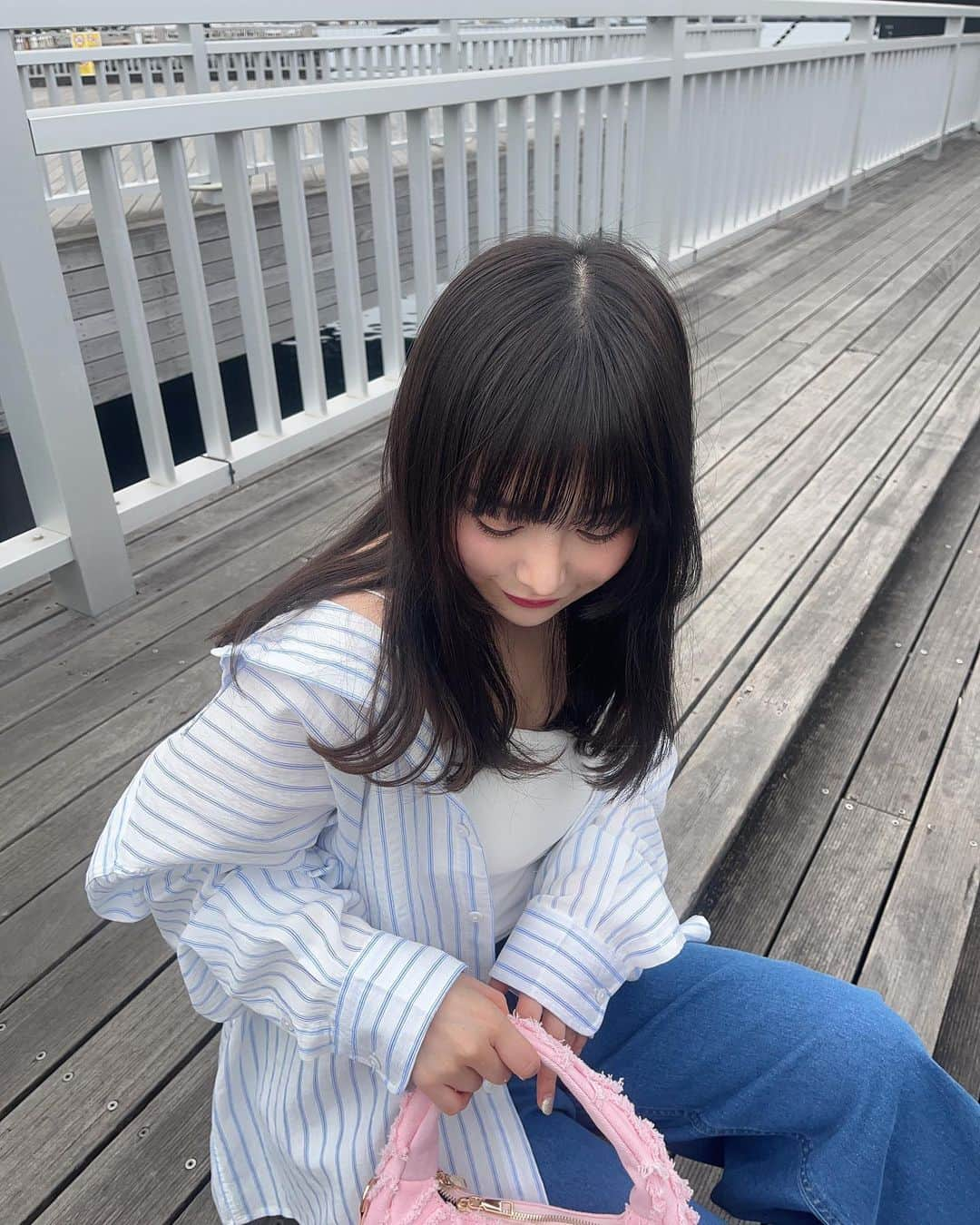 平松可奈子さんのインスタグラム写真 - (平松可奈子Instagram)「お待たせしました…♡ 私の着画第一弾🇫🇷   Kanako (152cm/骨格ストレート)  1.2枚目　"アプレミディ"ライン ✔︎セットアップ ✔︎ブラウス　のコーデ。  ３枚目　シュエットラテ オリジナルライン"Rose" グラスオーガンジーを使用した ロマンティックな１枚🎀  ４枚目　"アプレミディ"ライン ✔︎ユニセックスストライプシャツ ✔︎秘密のパット付きインナー🤭✔︎デニムbag にオリジナルラインの "Emma"ハイウエストバギーパンツ を合わせたカジュアルコーデ。  ５枚目　"アプレミディ"ライン 大人気の予感なワンピースを 肩を落として着ました。 麦わら帽子もセレクトライン👒  ８枚目　"アプレミディ"ライン カーディガンにオリジナルライン "Emma"を。ポッケにはCLの刺繍🪡♡ときめき♡  展示会や夏コレクションの 受注販売がいよいよ近づいてきて 週4で出勤して家でもずっと ブランドのお仕事してる位 気合い入れて動いてます…！！  受注期間❦ 4/21(fri.)13:00 ~ 4/24(mon.)23:59  お客様向け展示会🥐 4/22(sat.) 18:00 - 21:00 4/23(sun.) 11:00 - 18:00 男女問わずご入場頂けます。  メモよろしくお願いします🥂 そして！ お待ちしています…♡  #chouettelatte #シュエラテ #kanacofashion  #平松可奈子 #フレンチガーリー  #フレンチガーリー好きな人と繋がたい  #大人ガーリー　#姫カット　#ive #REI #ワイドバング」4月18日 21時44分 - 11kanaco14