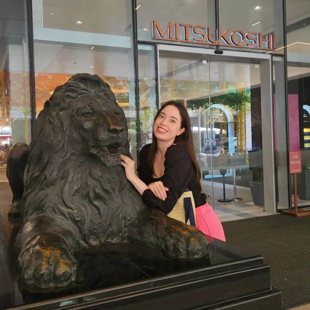 安藤ミレイのインスタグラム：「Visited #mitsukoshi last weekend🦁  週末に久しぶりにBGCの三越に行ってきたよ✨  まだまだこれからオープンのレストランもあるみたいで楽しみ😍  MATCHA TOKYOは混みすぎてて今回もあきらめてしまった…いつか必ず🥹💚  #三越 #三越bgc #bgc #マニラ生活 #フィリピン生活 #philippines」