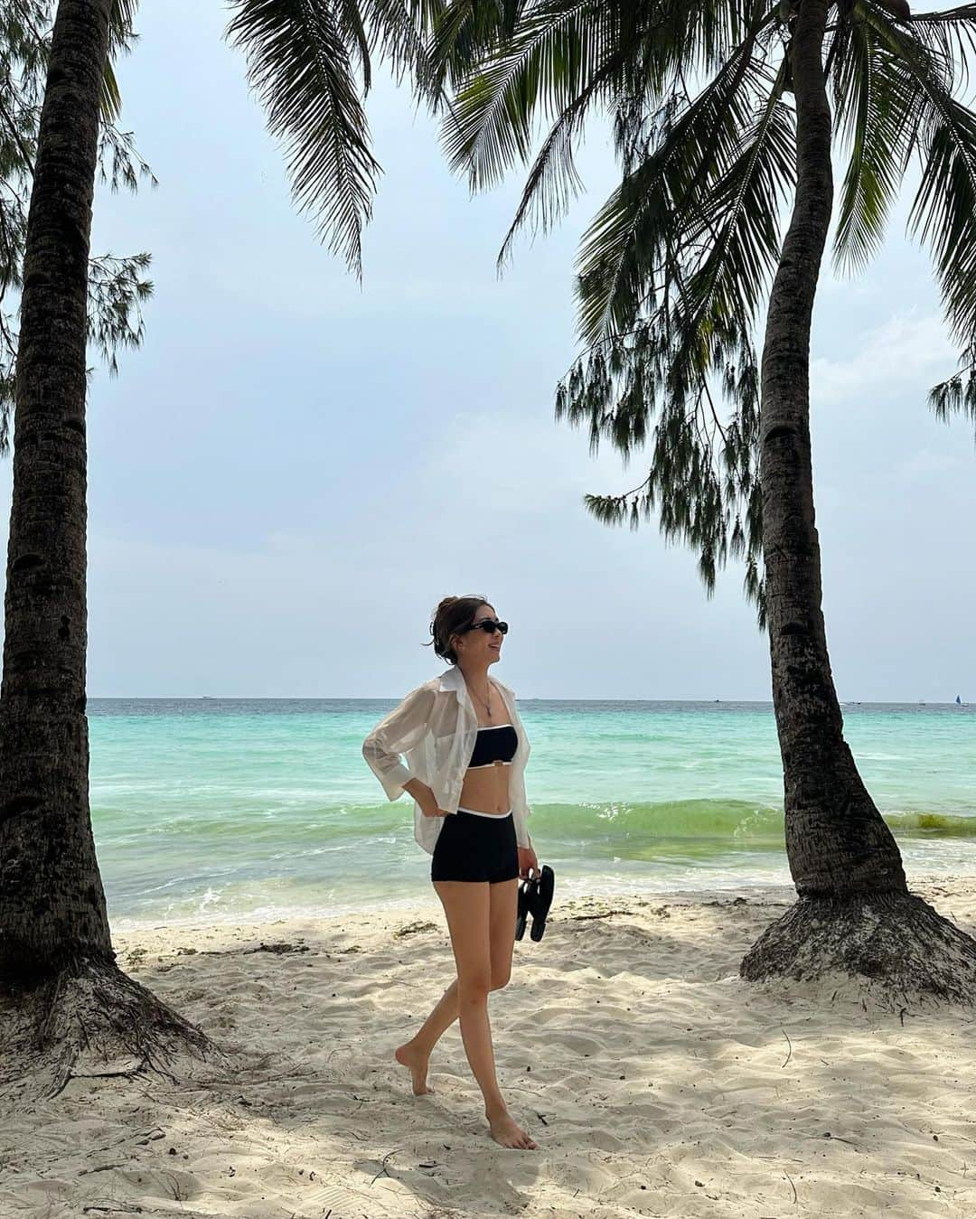 ティナ さんのインスタグラム写真 - (ティナ Instagram)「Take tons of photos & leave only footprints 🌴🥭👣」4月18日 21時47分 - soobeanie_