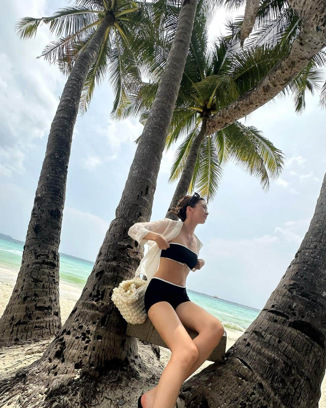 ティナ さんのインスタグラム写真 - (ティナ Instagram)「Take tons of photos & leave only footprints 🌴🥭👣」4月18日 21時47分 - soobeanie_