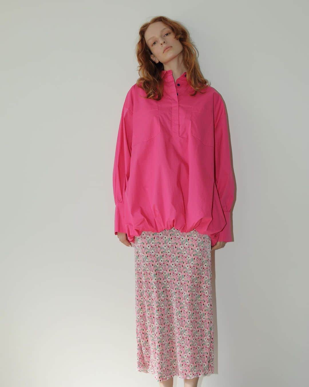 AMAILのインスタグラム：「#commingsoon  4/21(金)お昼12:00〜販売スタート  Mini flower skirt ￥7,700 color: BLU/PNK size: FREE  穿くだけでサマ見えする花柄とタイトスカートの上品さを兼ね備えた一着。 フワッと軽い素材感は動くたびに表情をプラス。 ウエストはオールゴムの為、着脱もしやすい仕様です。  合わせるトップス次第でキレイメにもカジュアルにも着こなせます。 ぴったりしすぎない軽やかな素材感でON過ぎず、OFF過ぎないスタイリングが完成します。  #AMAIL #アマイル #花柄スカート」