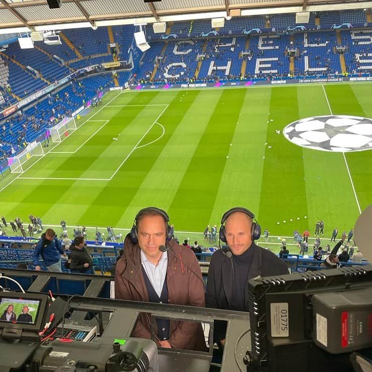 ベネディクト・ヘーヴェデスのインスタグラム：「Es braucht nur ein Wunder. 😊  FC Chelsea-Real Madrid @primevideosportde @jonas_friedlich」