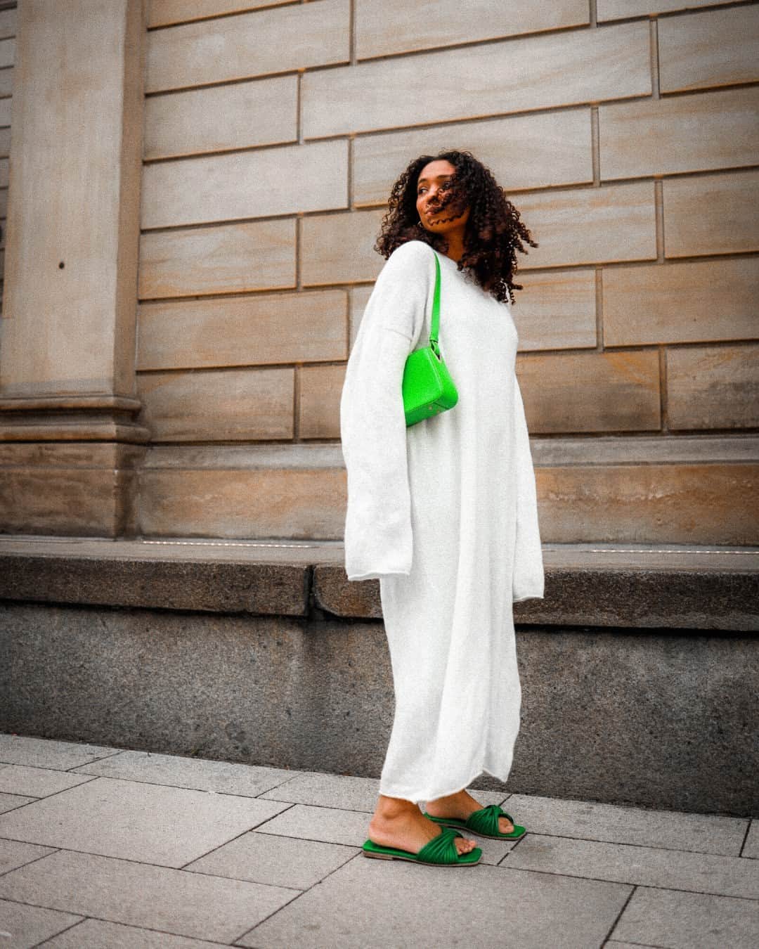ケンネル&シュメンガーさんのインスタグラム写真 - (ケンネル&シュメンガーInstagram)「summer outfit inspo with our green RIO sandals.   #kennelundschmenger #sandals #green #summer #outfitinspo #inspiration #springsummer」4月18日 22時01分 - kennelundschmenger