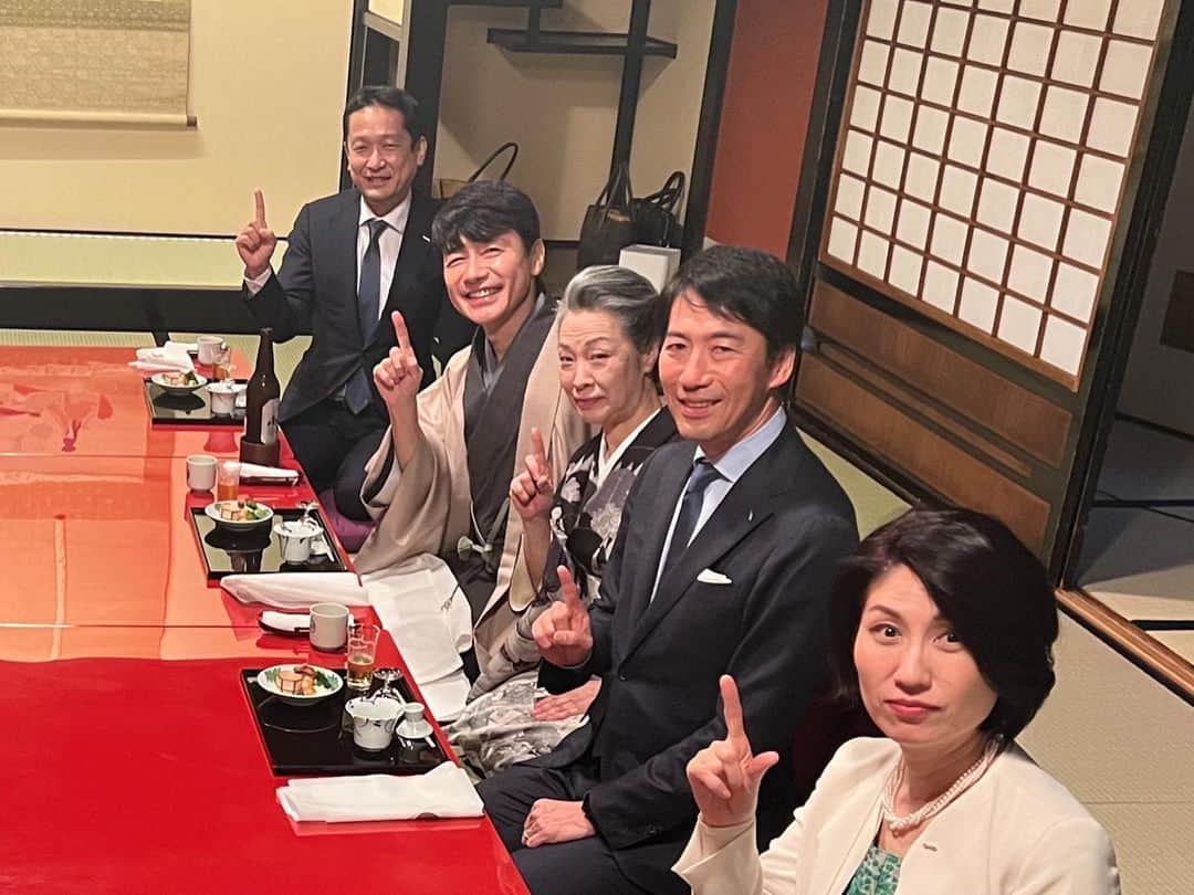 熊谷正寿さんのインスタグラム写真 - (熊谷正寿Instagram)「京都日帰り出張。  帰りはやはり｢#居酒屋新幹線｣なうなのだ🍻🥂  皆さま ありがとうございました。  #京都  #そうだ京都行こう #料亭一力 #料亭一力は龍馬が通ったお店 #感謝」4月18日 21時55分 - masatoshi_kumagai