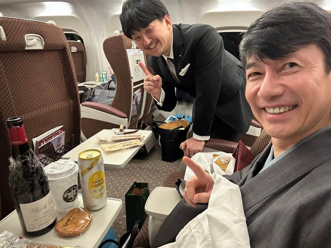 熊谷正寿さんのインスタグラム写真 - (熊谷正寿Instagram)「京都日帰り出張。  帰りはやはり｢#居酒屋新幹線｣なうなのだ🍻🥂  皆さま ありがとうございました。  #京都  #そうだ京都行こう #料亭一力 #料亭一力は龍馬が通ったお店 #感謝」4月18日 21時55分 - masatoshi_kumagai
