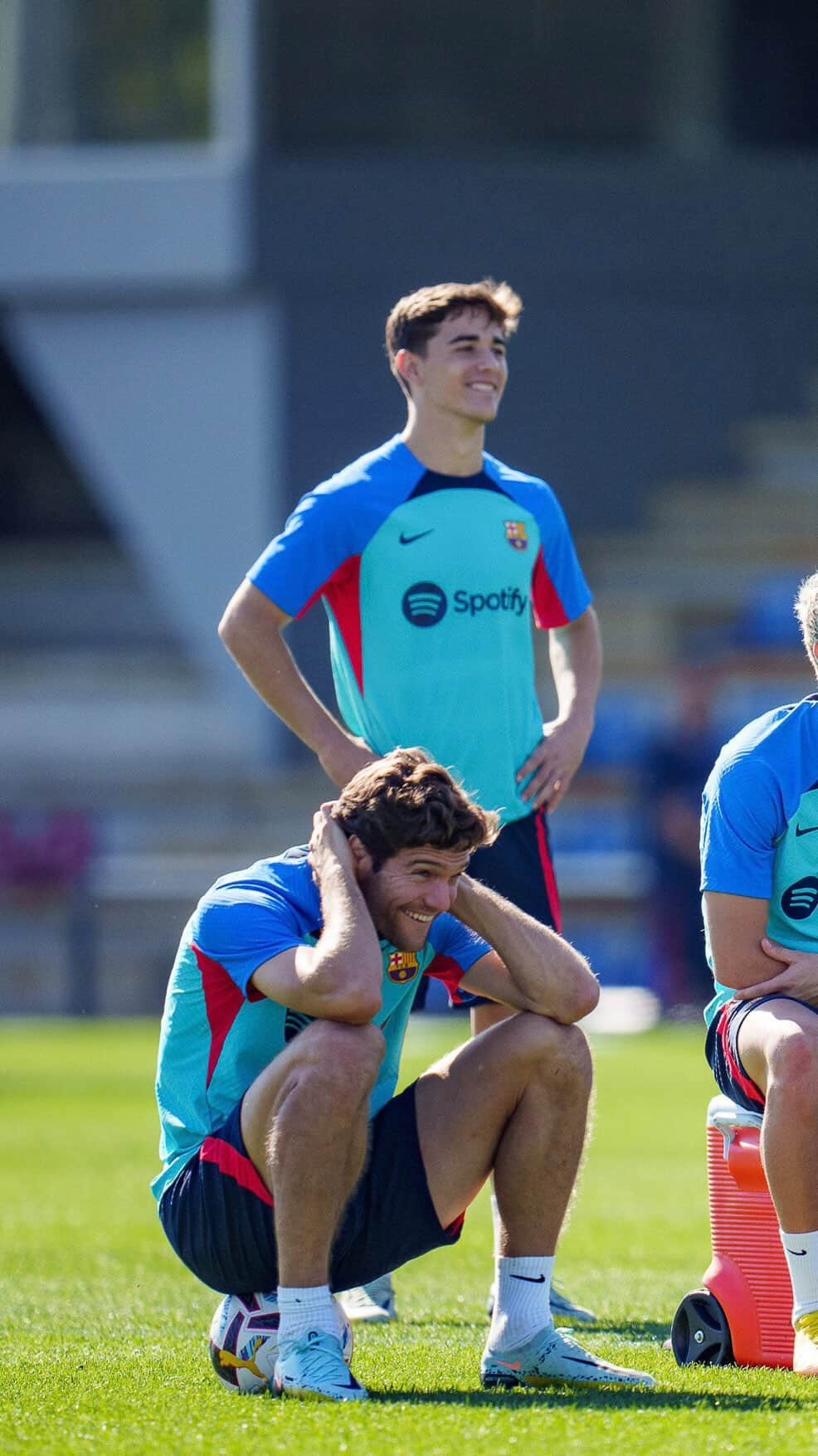 マルコス・アロンソ・メンドーサのインスタグラム：「Vamos a por otra semana de trabajo duro.  Let’s go for another week of hard work! 💪🏼🔵🔴 #marcosalonso」