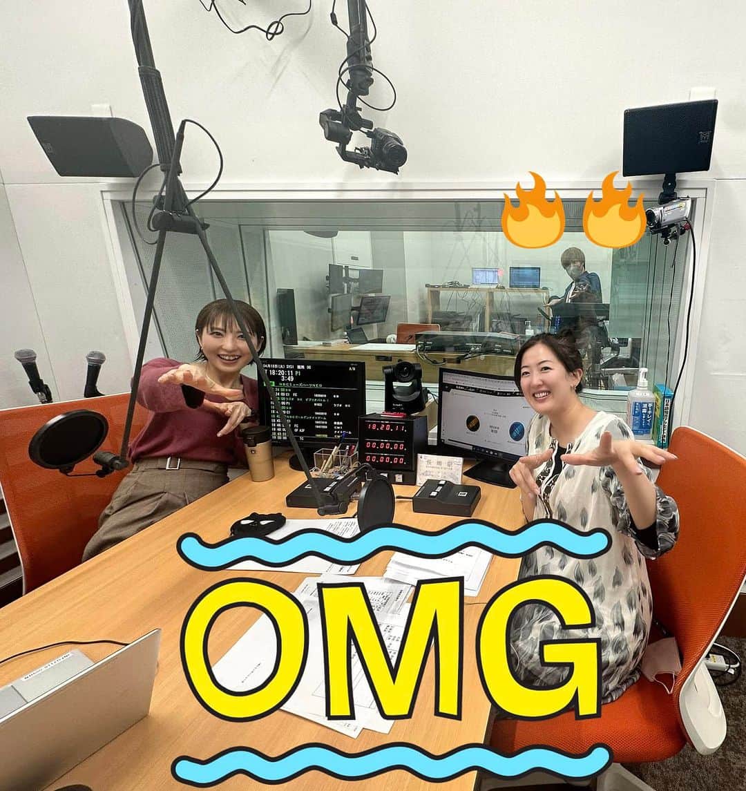 前田真里のインスタグラム：「#NBCラジオ #チャージ 📻  新年度でパーソナリティ佐々野宏美さんとトークを 展開❣️  料亭花月で開かれた「春雨祭り」、長崎検番について 長崎の粋な歴史・文化にお送りしました！  聴いて下さった方 ありがとうございます🎧  ・  県外のリスナーさんからも「検番（ケンバン）」をぐぐって その世界を初めて知ることができた、 一般の方も楽しむことができるのはいいですね！と 反応いただき嬉しかったです🙏  https://nagasakikenban.jp/history/  今回、植松社長にも お話を伺いましたが 株式会社になった 長崎検番さんは、 毎年 新しい芸妓衆（げいこし）を募集されるそうですよ！！  長崎の粋な伝統文化、若い方、未来へずっと 繋がっていったらいいなぁと  和の世界にひたる ひとときでした🌸  ・  ちなみに、春雨まつりで振る舞われた樽酒は、 番組のオープニングで4月29.30日4年ぶりの蔵開きについてお話されていた長崎のお酒 #杵の川酒造 さんの枡酒でした✨✨ @kinokawa.sake @setoushinsuke さん  竹のつつに入ったお酒をとくとくとくっと お着物姿の長崎検番のかたがついでくださいました❣️  庭園でいただく清酒、美味しかったです🍀  ・  放送後のNBCいちスタジオ 後ろのお方は #あさかラ 月曜に出演中の 芸人まえかわパーティさんです！  @maekawaparty まえかわさんのパーティポーズって スマホで撮影すると遠近感でて面白い〜ですね！🤗」