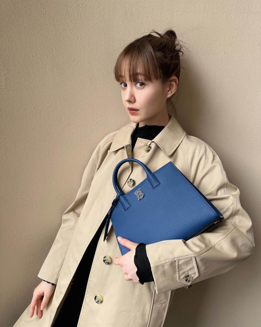 のインスタグラム：「💙と🤎の組み合わせが好き。  お団子は小さめで。  #TheFrancesBag #Ad」