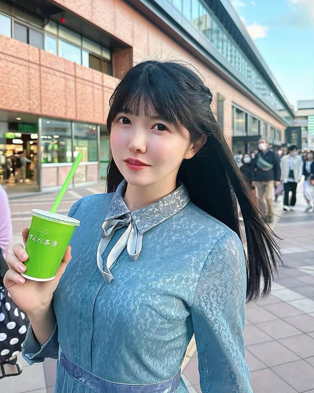 のインスタグラム：「ずんだシェイク🍀︎  仙台駅前でも写真撮ったよ📸 風がつよかった！   #ずんだシェイク  #仙台  #sendai  #仙台駅  #ワンピース  #onepiece  #jillstuart #黒髪  #黒髪ロング  #japanesegirl  #japanesemodel #攝影 #旅遊攝影 #拍攝 #寫真 #攝影日記 #人像攝影 #攝影師 #互惠 #拍照 #人像摄影 #攝影日常」