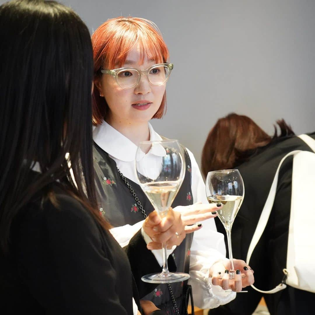 ANTEPRIMAさんのインスタグラム写真 - (ANTEPRIMAInstagram)「To celebrate the launch of this masterpiece’s exhibition at ANTEPRIMA Milan Flagship store, the brand held a cocktail party on 17 th April 2023 as a grand kick off. Being long waited among the community, #ANTEPRIMA house friends gathered on the party for art appreciation and reunion.  Visit the ANTEPRIMA MILAN FLAGSHIP now.  #ANTEPRIMA30 #ANTEPRIMA #アンテプリマ #NamiYokoyama #LOVE #Neon #ModernArt #ContemporaryArt #NeonPainting #OilPainting #ArtExhibition」4月18日 22時07分 - anteprimaofficial
