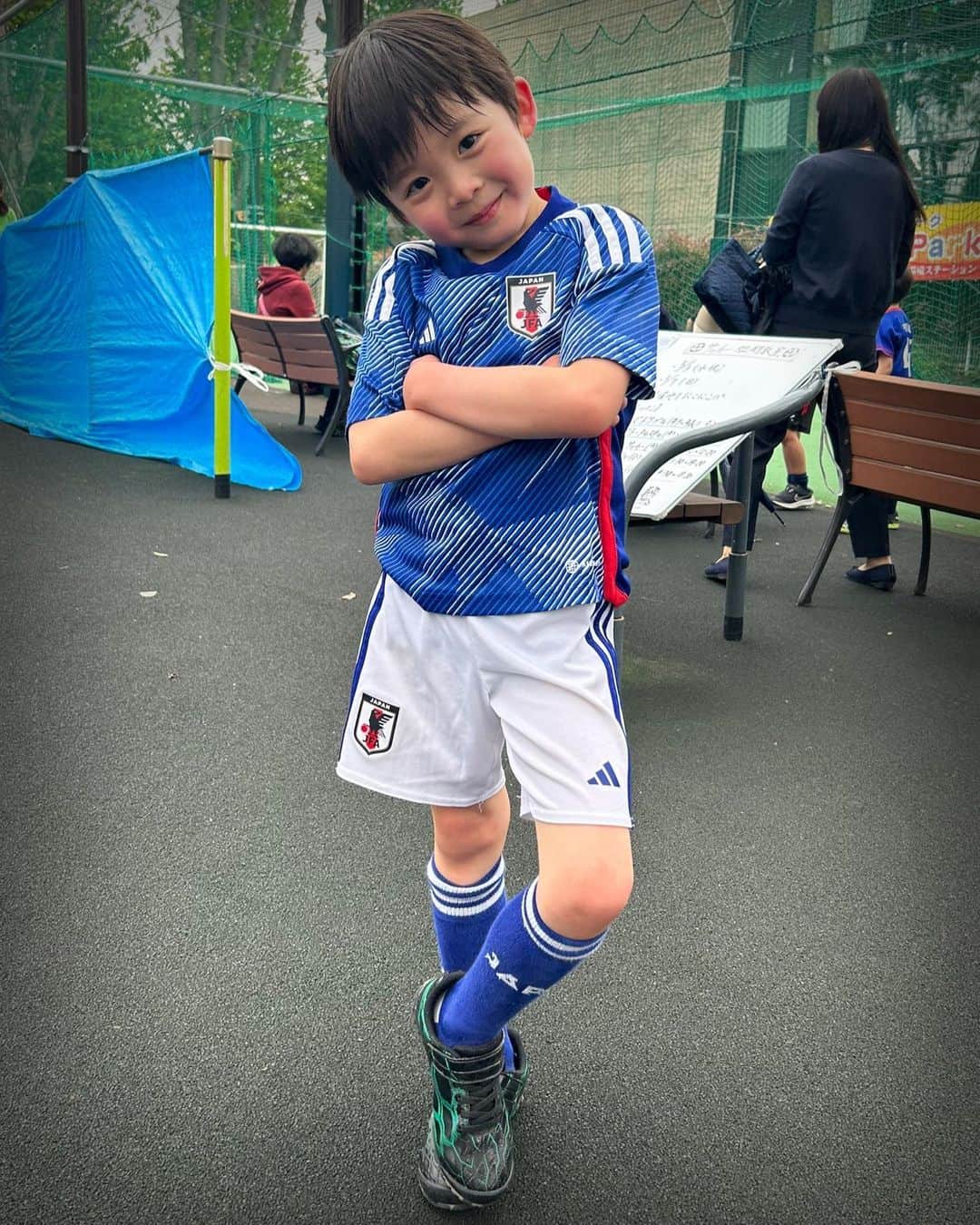 中岡由佳さんのインスタグラム写真 - (中岡由佳Instagram)「❇︎ 将来の夢はサッカー選手⚽️日本代表になりたいそう🇯🇵夢中になれる場所があるって良いね🥅 #soccer #football  #JFA #6y0m  #japan」4月18日 22時08分 - yuka_nakaoka