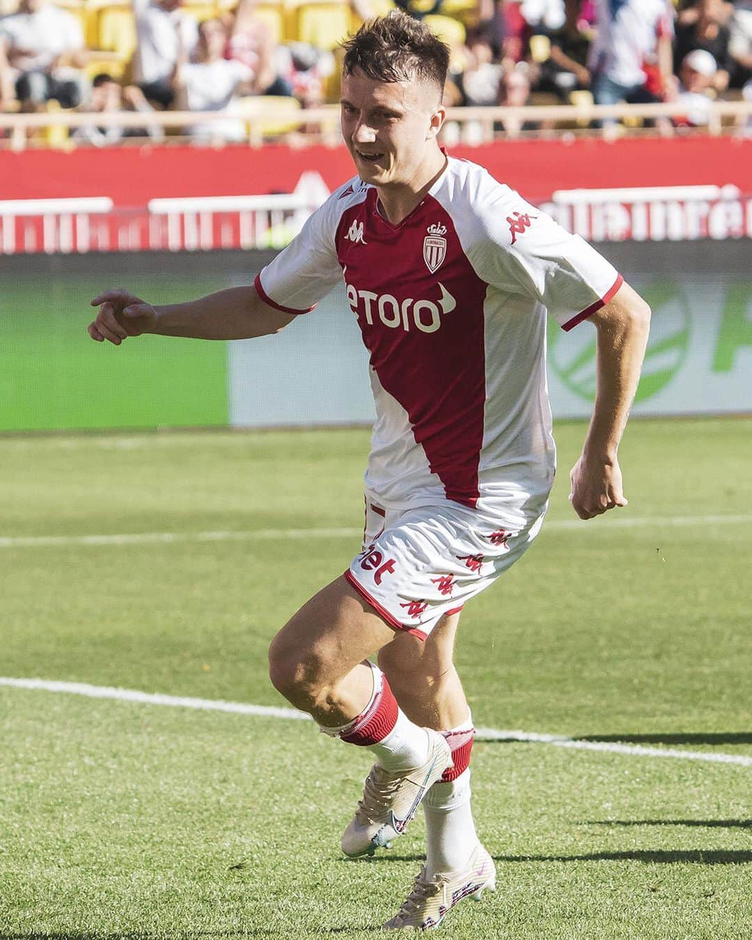 ASモナコさんのインスタグラム写真 - (ASモナコInstagram)「📸 Le succès de nos Rouge & Blanc en images 🔴⚪️  3️⃣-1️⃣ #ASMFCL」4月18日 22時08分 - asmonaco