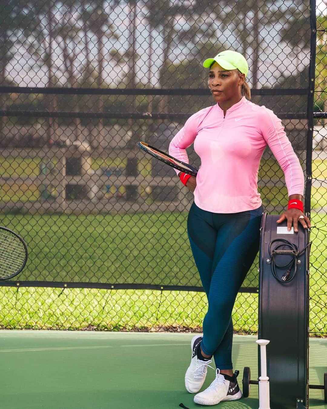 セリーナ・ウィリアムズのインスタグラム：「Just trying to stay fit here.」