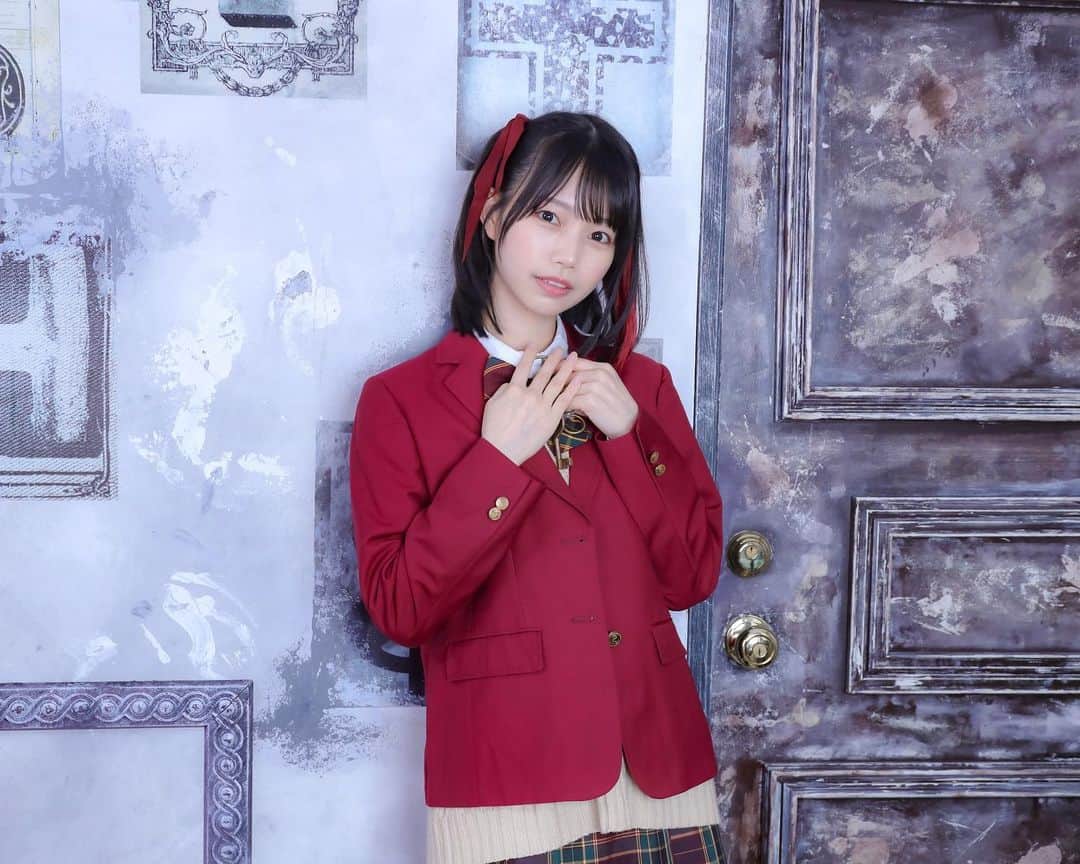 夏目綾のインスタグラム：「舞台『時計塔のレイラ』 2023/04/26(水)〜4/30(金) CBGKシブゲキ!!  ついに…来週からです！！ 初めてこのお話を読んだ時、すごく好きな作品！とすぐに思って、でも稽古が進むにつれて最初とは比べ物にならないくらいもっともっと更に大好きになりました！ そんな作品を、ぜひみなさんにも観てもらいたいって思います💝  そしてその大好きな作品に主演として加われる事…とても嬉しいし、色んなものを伝えられるよう全力で挑みます！！  扉チーム イチカとして皆さまのご来場心からお待ちしてます💌  https://www.confetti-web.com/detail.php?tid=71481&  #舞台 #時計塔のレイラ #ぱすてるからっと」