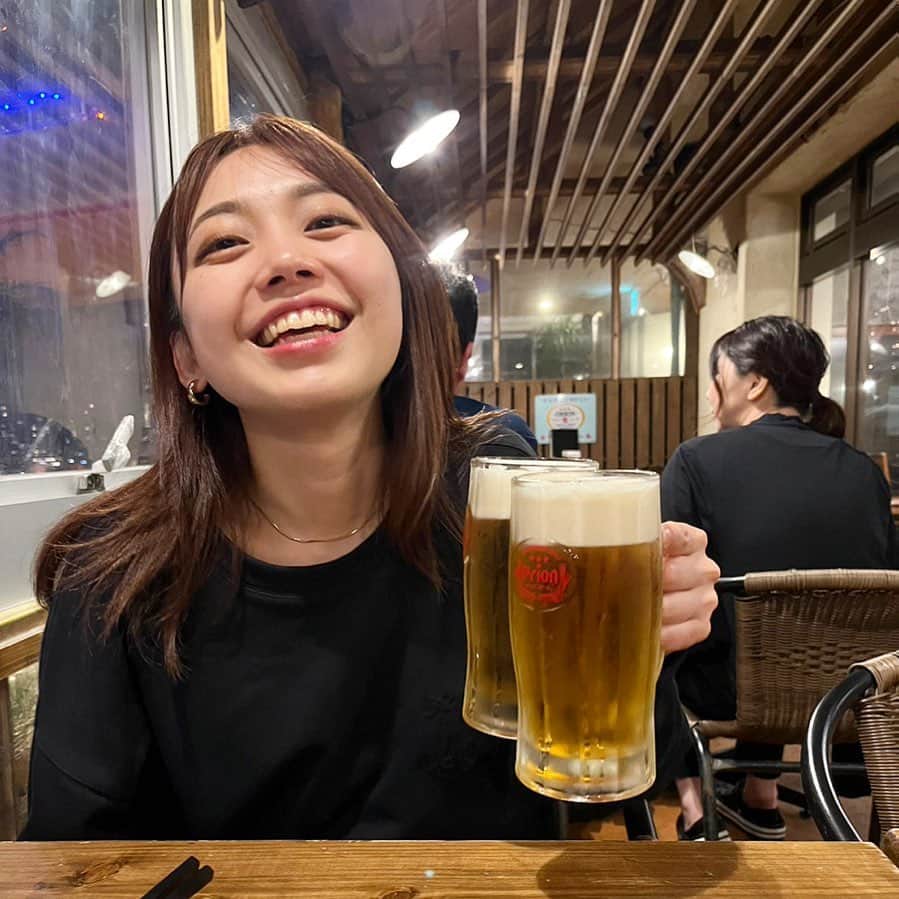 すえきひなたさんのインスタグラム写真 - (すえきひなたInstagram)「こんなに嬉しそうにビールを持てるのは私くらいです🍺✌️」4月18日 22時15分 - hinata_sueki