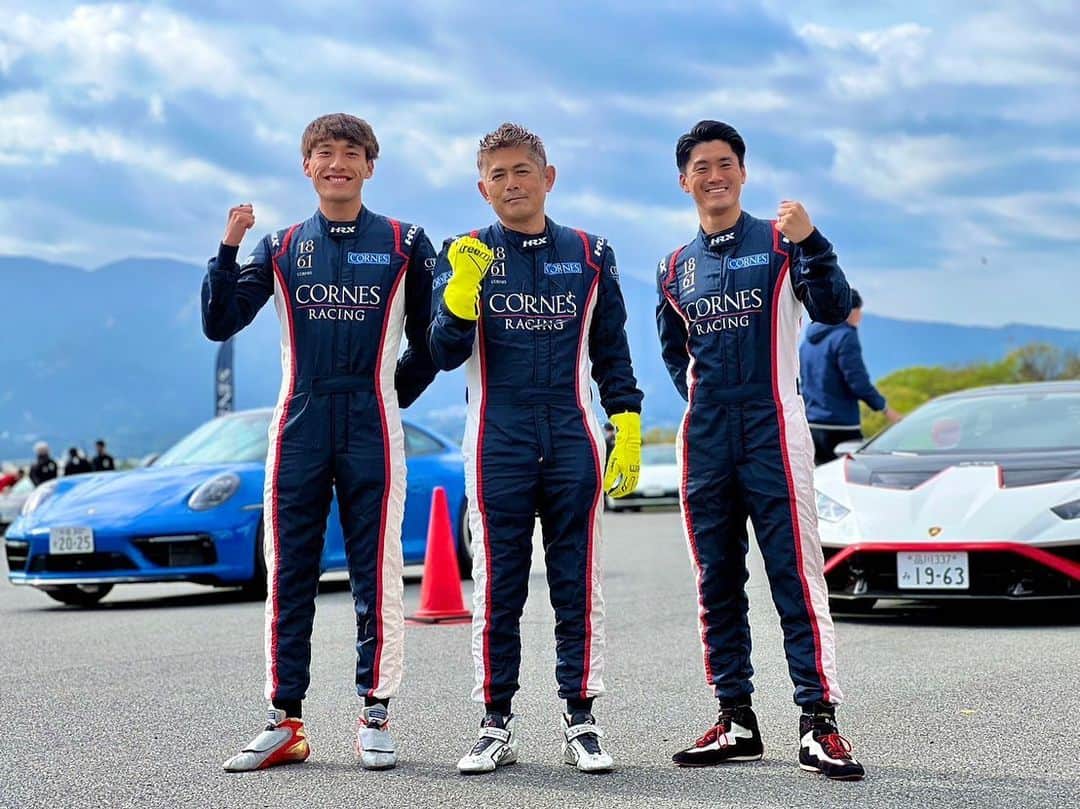 織戸学のインスタグラム：「MAXORIDO パークトレーニングと  コーンズさんの コラボイベント  パークトレーニング with  富士スピードウェイ  基本的に MAXORIDO パークトレーニングを ベースに、  夕方から 富士スピードウェイの コースウォーク  ご自身の車で、 富士スピードウェイの コースを散歩して、  あーこんな雰囲気なんだあーと コースの確認  景色を楽しむ。  僕らも めちゃくちゃ楽しみ。  ひょんな事から始まったこの企画、 6月にも2回開催予定  本当に皆んなの笑顔が最高です  参加者の選手の皆様 そして 多くのスタッフの皆様 有り難う御座います。  @ryo_ogawa_  @takuro_1120   @130ryokohama」