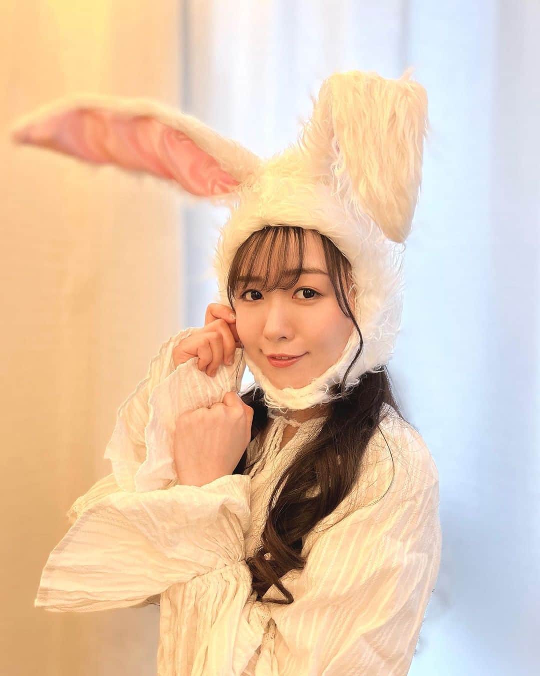 軽辺るかのインスタグラム：「びっくりなこと言うね。  あけおめ🐰」