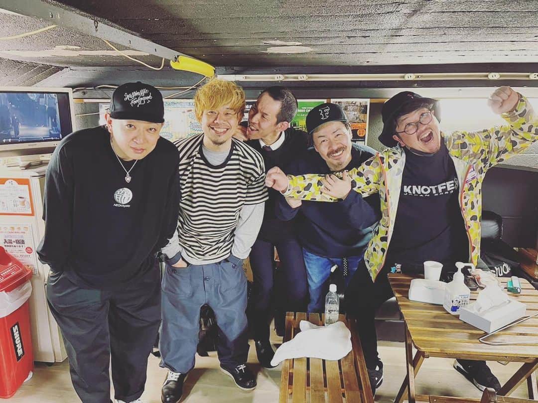 こーいちのインスタグラム：「差し入れで入れ歯作ってる会社に勤めてるからって入れ歯のセットアップくれる友達最高やしライブも最高やし！  神戸ほなまたなやで！」
