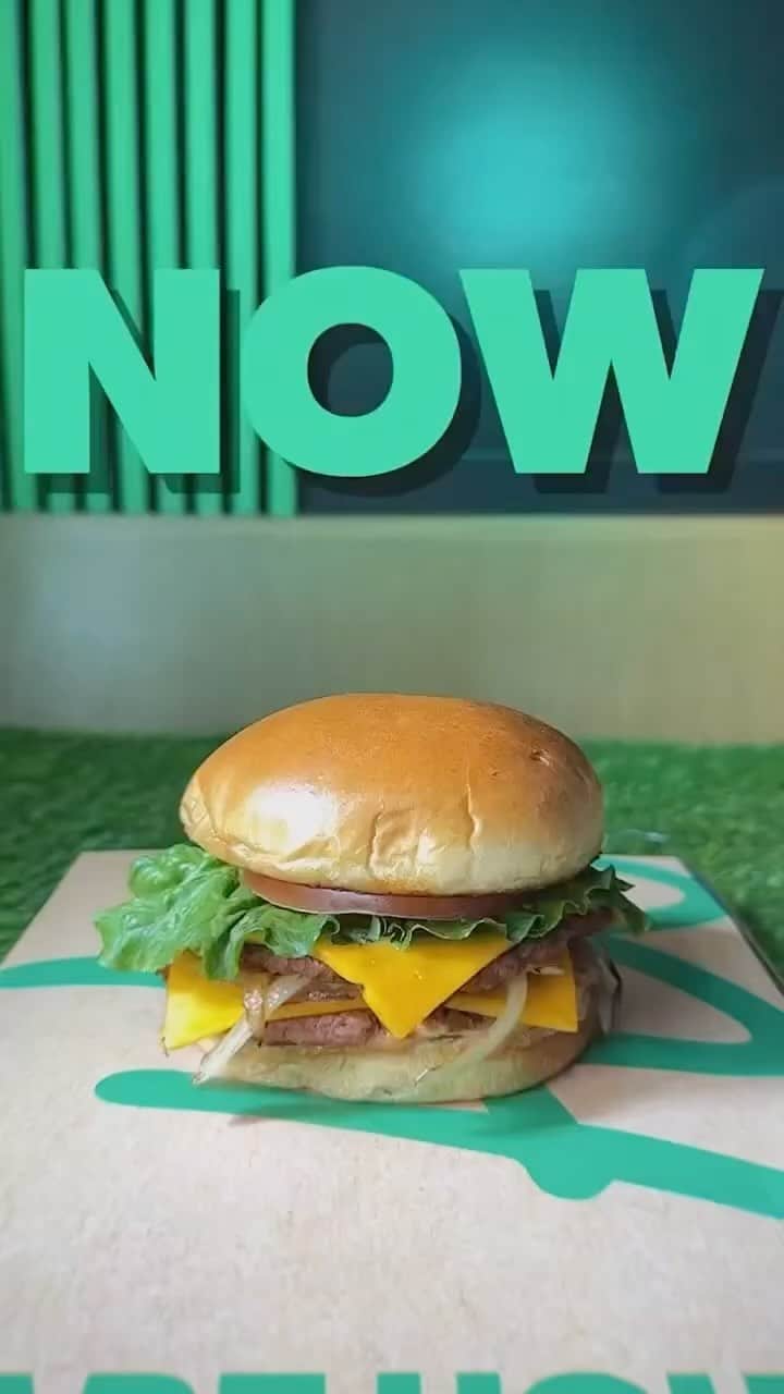 のインスタグラム：「We are GROWING and we are loving it!!!!!! 4th location coming soon for @myharthouse ….Stay tuned!!!!! “Eat Your Hart Out” …..If you haven’t tried our amazing food yet YOU ARE MISSING OUT!!!!! The hype is real….Our Chicken Sandwich & Burgers & Tater Tots & Fries & Milk Shakes are absolutely AMAZING!!!!! Go visit one of our @myharthouse locations today ….we are in Westchester & Monrovia & Soon to be Hollywood!!!!!!! #HartHouse」