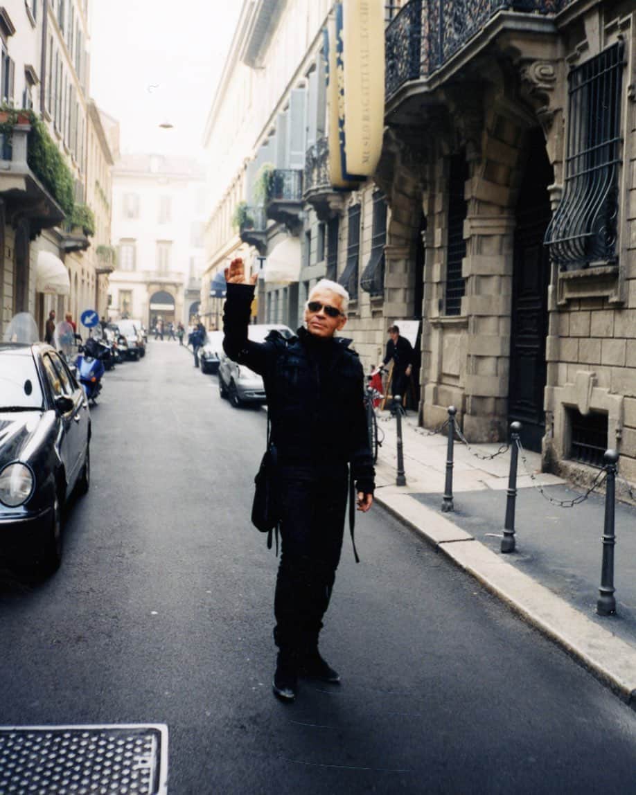 アーサー・エルゴートのインスタグラム：「Karl Lagerfeld, Paris, 2003. 💫」