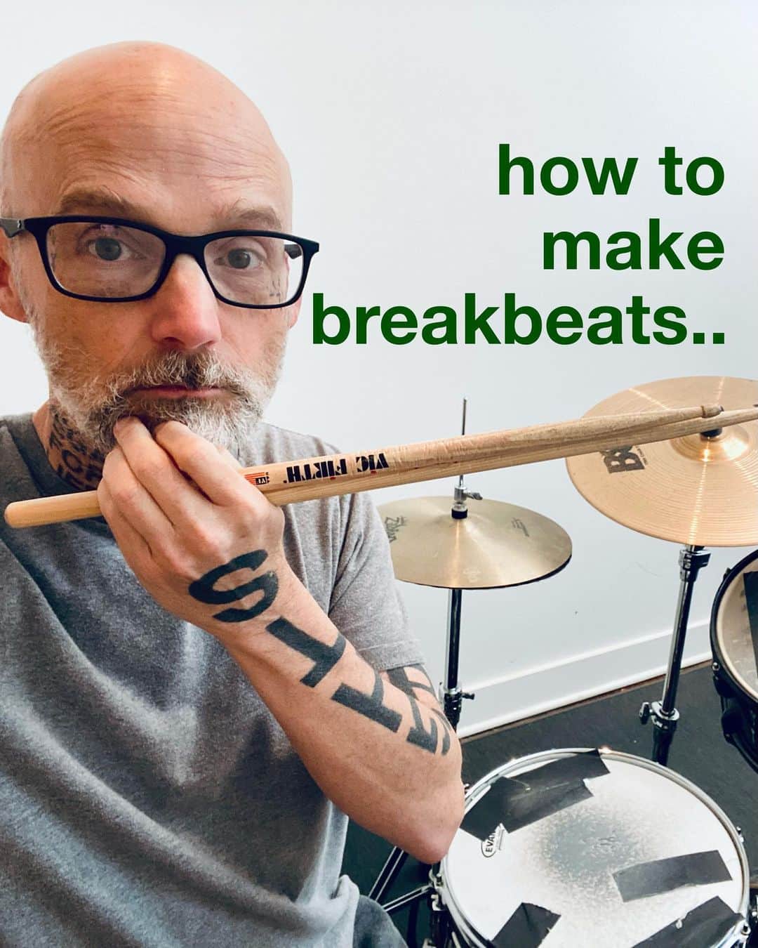 モービーのインスタグラム：「How to make breakbeats in two easy steps..」