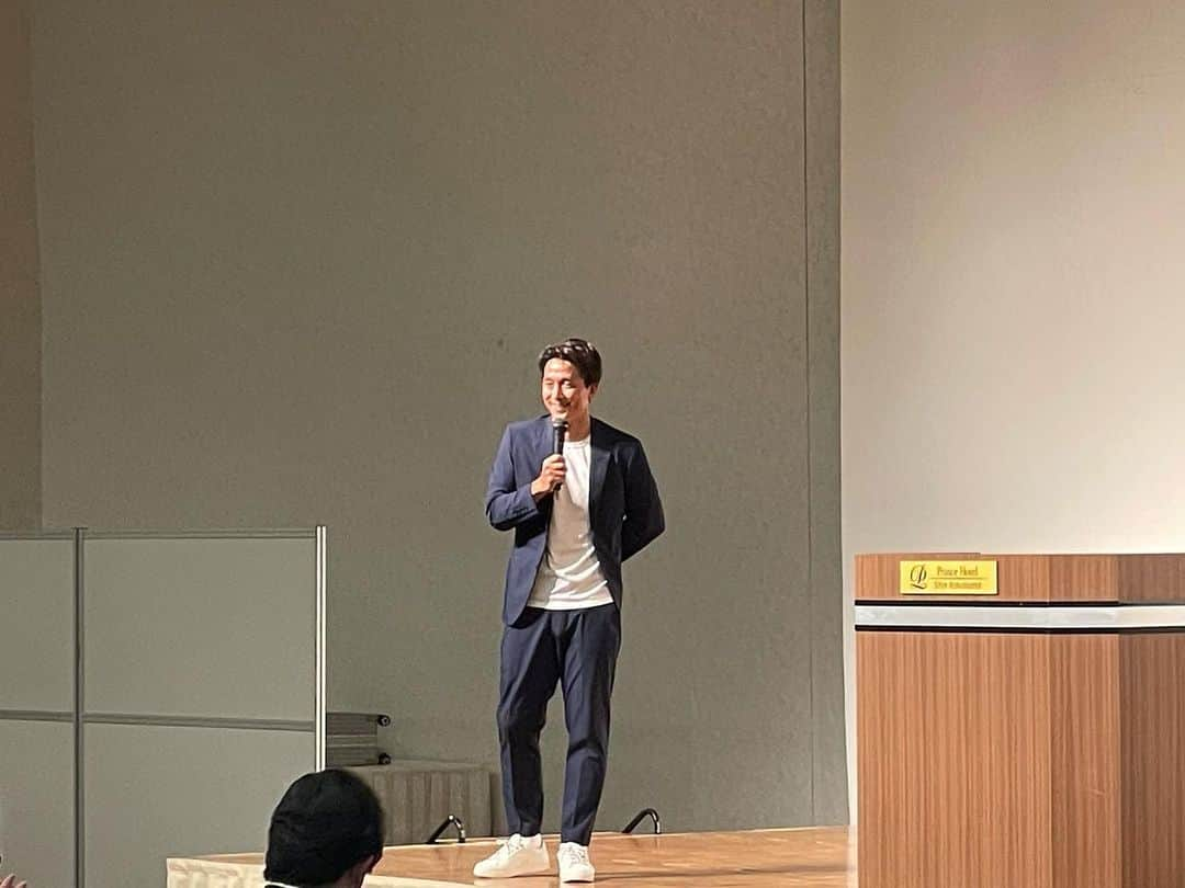 福西崇史さんのインスタグラム写真 - (福西崇史Instagram)「. ホンダカーズ川崎様の講演会へ🎤 . 皆さん、サッカーに興味があって、 いい雰囲気を作っていただきました😊 . ありがとうございました⚽️ . #福西崇史 #ホンダカーズ川崎 #講演会 #脇汗やばい #スポーツの力 #soccer」4月18日 22時37分 - takashi_fukunishi