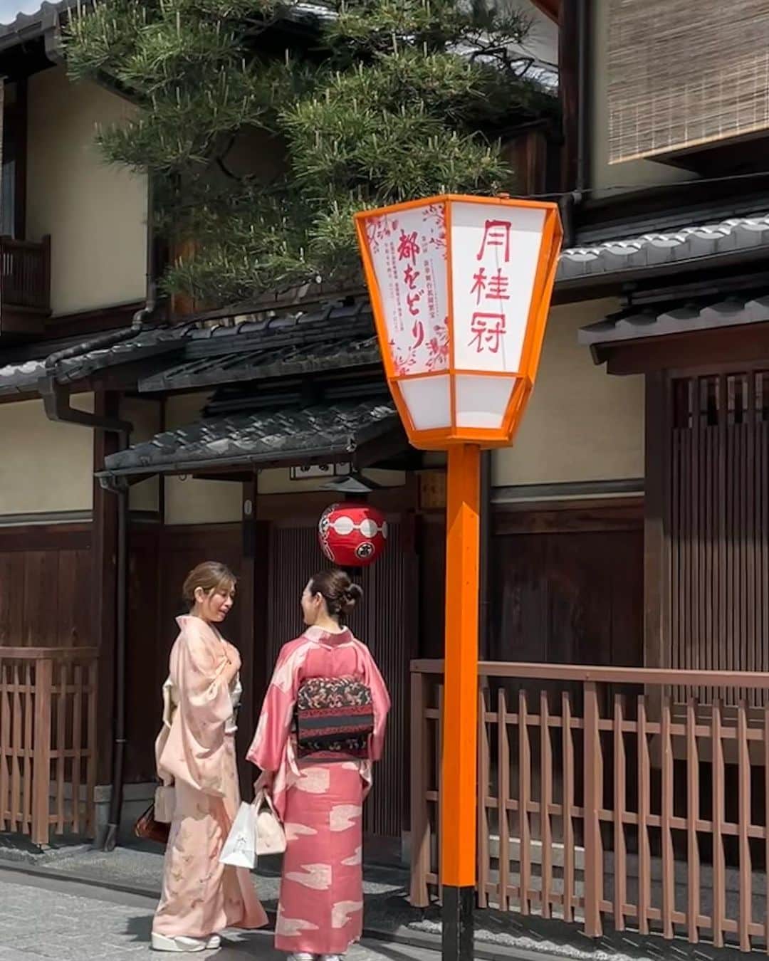 沢瀉美緒さんのインスタグラム写真 - (沢瀉美緒Instagram)「※ Spring issue at Kyoto ✨ . 行ったり来たりですが、都をどりを観に京都に。 . いつも、仲良くしてくださる @yukiko_shimakura @yumiko_108 と😌 . いつも華やかな花街がより一層 華やぐ季節です✨ . . #都をどり #kyoto #京都」4月18日 22時37分 - mio_omodaka