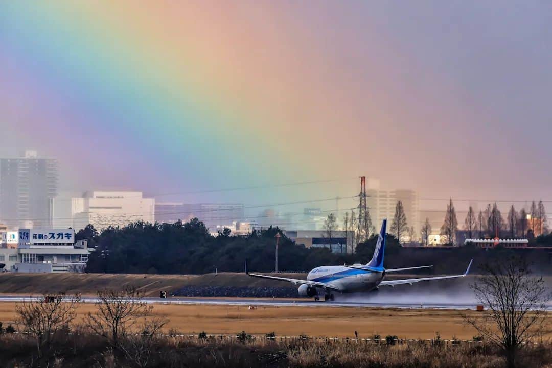 All Nippon Airwaysさんのインスタグラム写真 - (All Nippon AirwaysInstagram)「Rainbows are a kiss from nature. 🌈😍✨ 📷: @ms_toyama  #Regram #FlyANA #AllNipponAirways #Rainbows」4月18日 22時30分 - allnipponairways