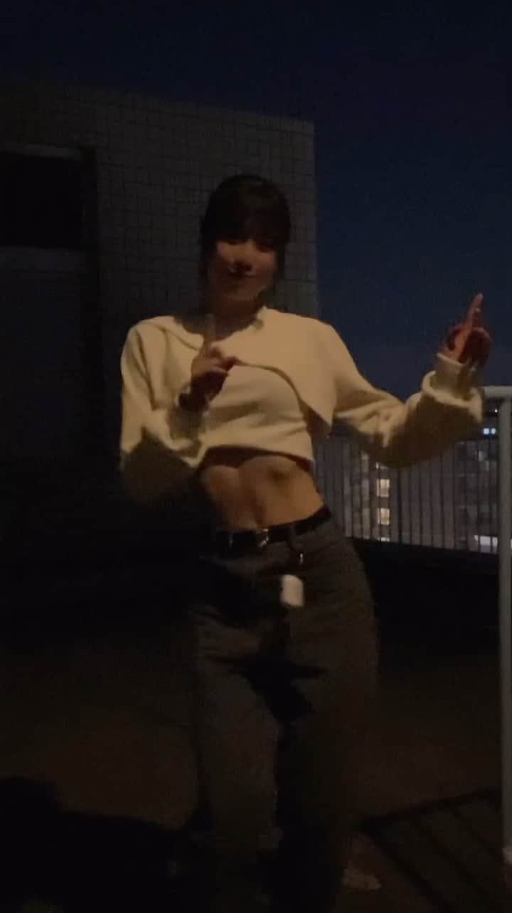 茜空のインスタグラム：「・ たまにはukkaじゃないダンス　#ukka #茜空 #ダンス」