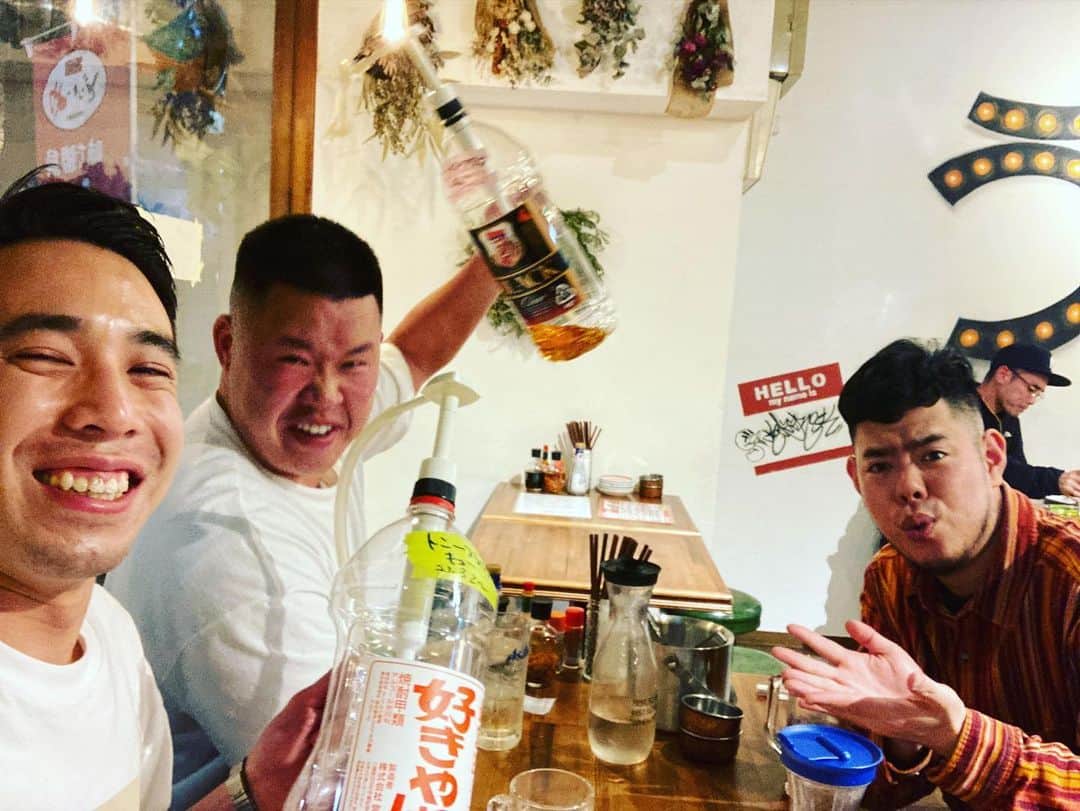 のインスタグラム：「この間トニーフランクさんに 呑み連れて行って頂きました✌️ 最高に楽しかったなぁ〜！！」