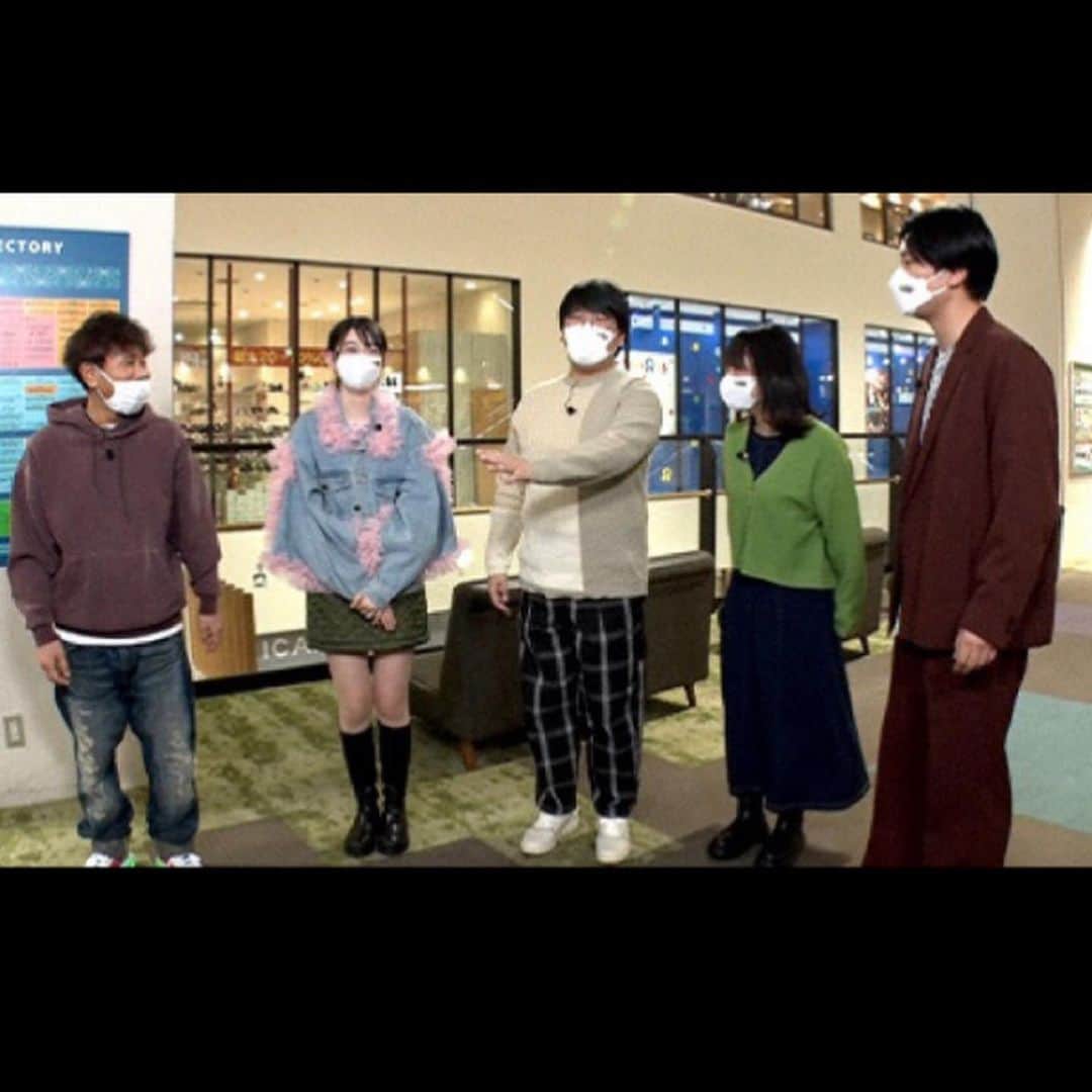 石川花のインスタグラム：「明日0:59~1:29 放送の読売テレビ「浜ちゃんが！」買う編に出演します！ 初バラエティ緊張でいっぱいでした...! まさか浜田さんにお会いできると思っていなくて、そして沢山ツッコんで頂いて嬉しかったです笑 地域によって時間が変わります、TVerでもご覧いただけます☺︎ ぜひ見てください!」