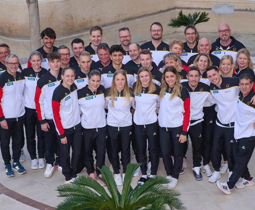エリザベト・ザイツのインスタグラム：「TEAM 🇩🇪  European Championships Antalya 2023 😎   #team #oneteamonedream #us #teamgermany #teamworkmakesthedreamwork #eliseitz #gymnastics #nationalteam」