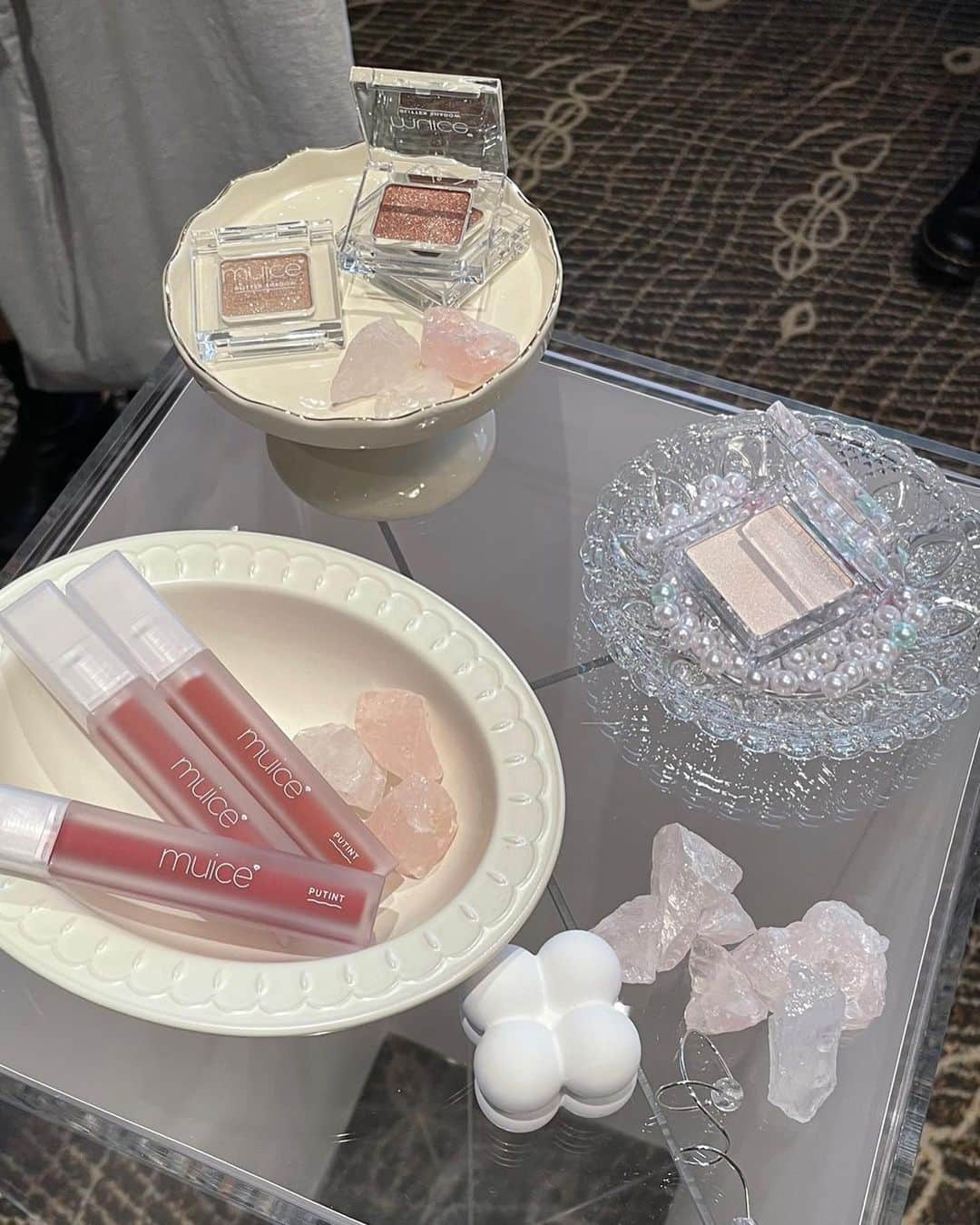 RIiNAのインスタグラム：「♡Rainmakers Beauty Fes 2023 SS♡  素敵なコスメがたくさんで、ご挨拶したかった方にも会えて素敵な1日でした✨ 新しいコスメたちを使った動画も出したいと思います🫧  #レインビューティーフェス #wonjungyo #muice #cipicipi #upink #andbe #コスメ」