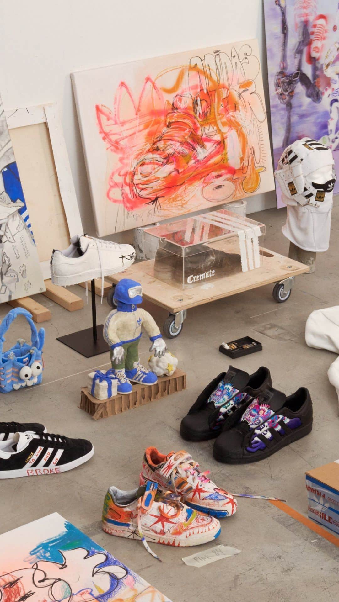adidas Originalsのインスタグラム：「The classics, reimagined as 39 rare collectibles ✨ Yours to win. Link in bio.​ ​ #HomeOfClassics​」
