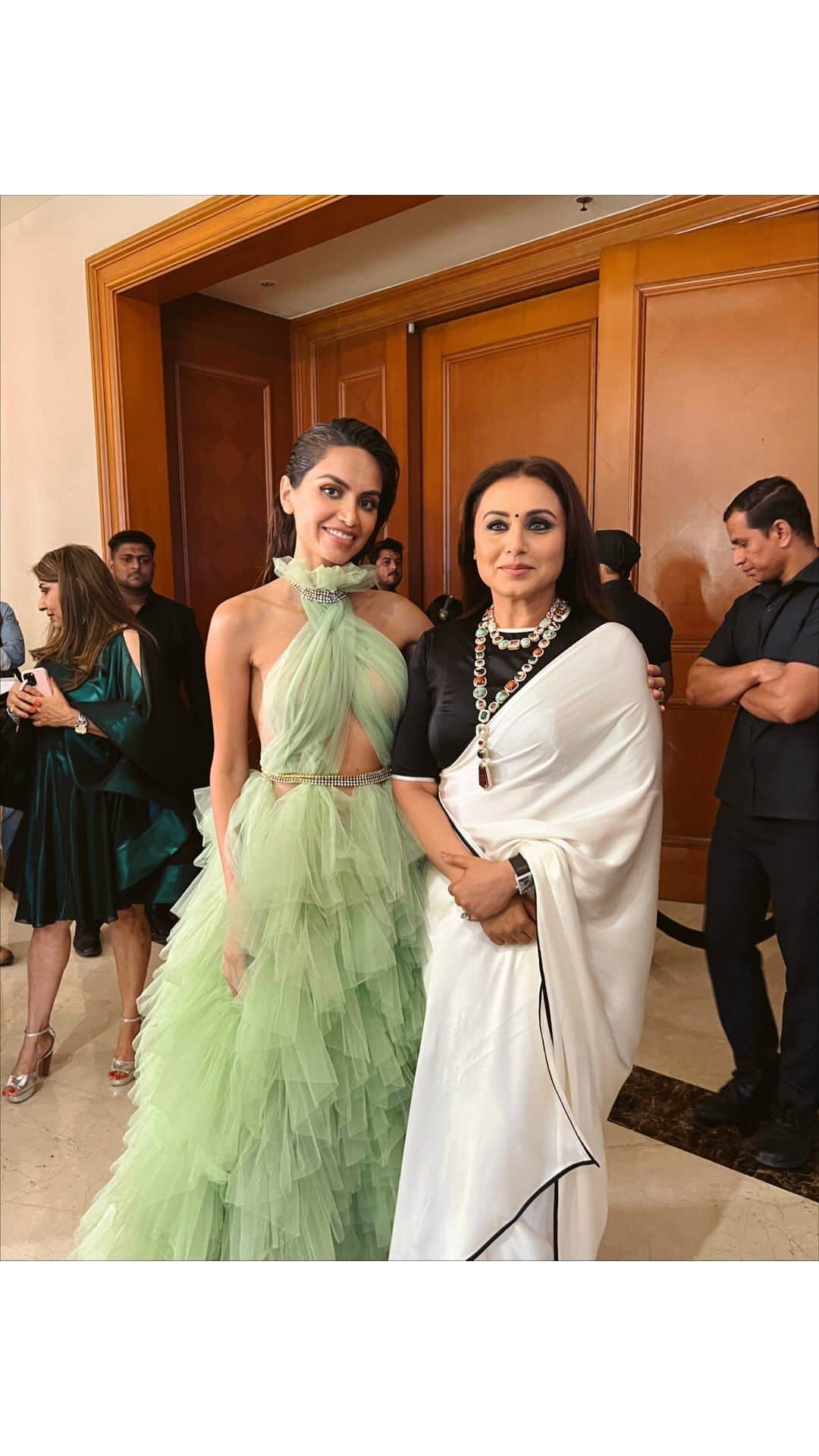 Diipa Büller-Khoslaのインスタグラム：「An honour to be surrounded by legends, as I went up on stage to accept the “INFLUENCER OF THE YEAR” award by @hellomagindia’s 11th annual Hall of fame event.   Thank you to my community, without you there would be no titles, no awards and no “influencers”. 🙏🏽🙏🏽🙏🏽🏆」